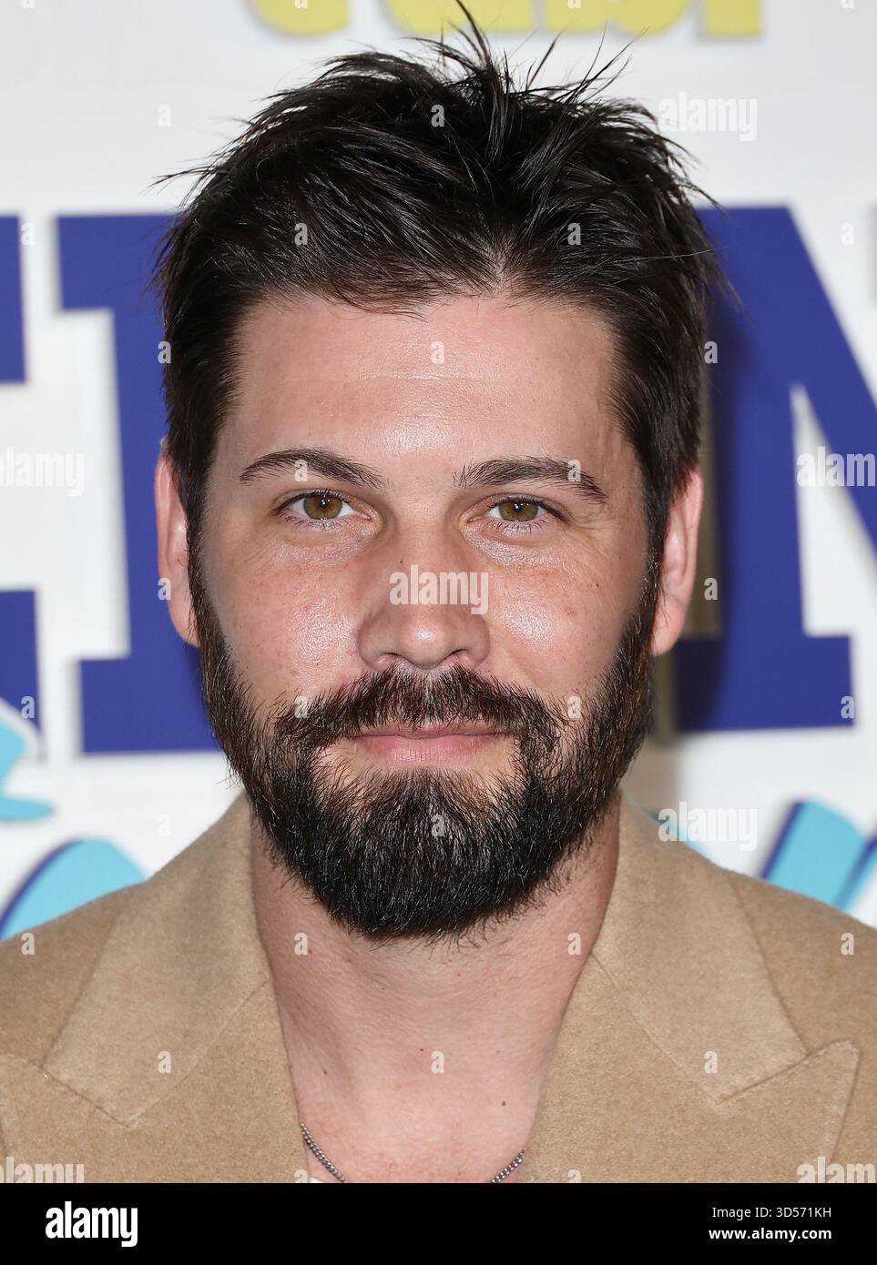 West Hollywood, Stati Uniti. 14 novembre 2025. WEST HOLLYWOOD, LOS ANGELES, CALIFORNIA, USA - 13 NOVEMBRE: L'attore e cantante americano Casey Deidrick arriva alla premiere di Los Angeles di tubi TV 'Sidelined 2: Intercepted' tenutasi al Pacific Design Center il 13 novembre 2025 a West Hollywood, Los Angeles, California, Stati Uniti. (Foto di Juan Pablo Rico/Image Press Agency) credito: Image Press Agency/Alamy Live News Foto Stock