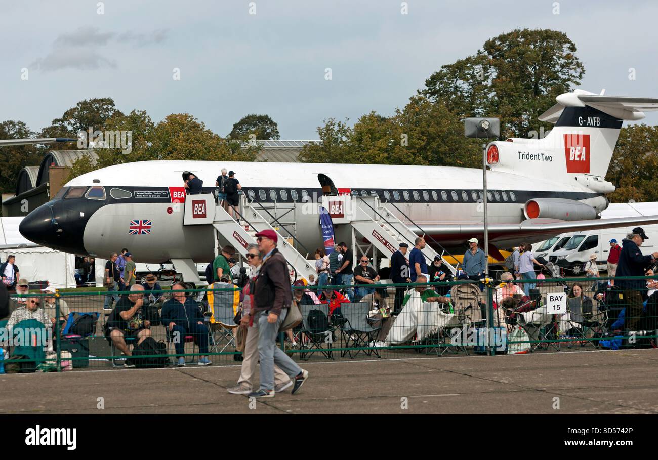 Il BEA Hawker Siddeley H S 121 Trident 2E G-AVFB, in esposizione statica presso IWM Duxford, durante la Battle of Britain Air Show 2025. Foto Stock