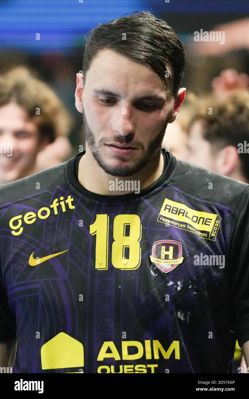 Nantes, Francia. 13 novembre 2025. 18 Ayoub ABDI dell'HBC Nantes durante la EHF Champions League, fase a gironi, partita di pallamano tra HBC Nantes e Dinamo Bucuresti il 13 novembre 2025 all'H Arena di Nantes, Francia - foto Laurent Lairys/DPPI credito: DPPI Media/Alamy Live News Foto Stock