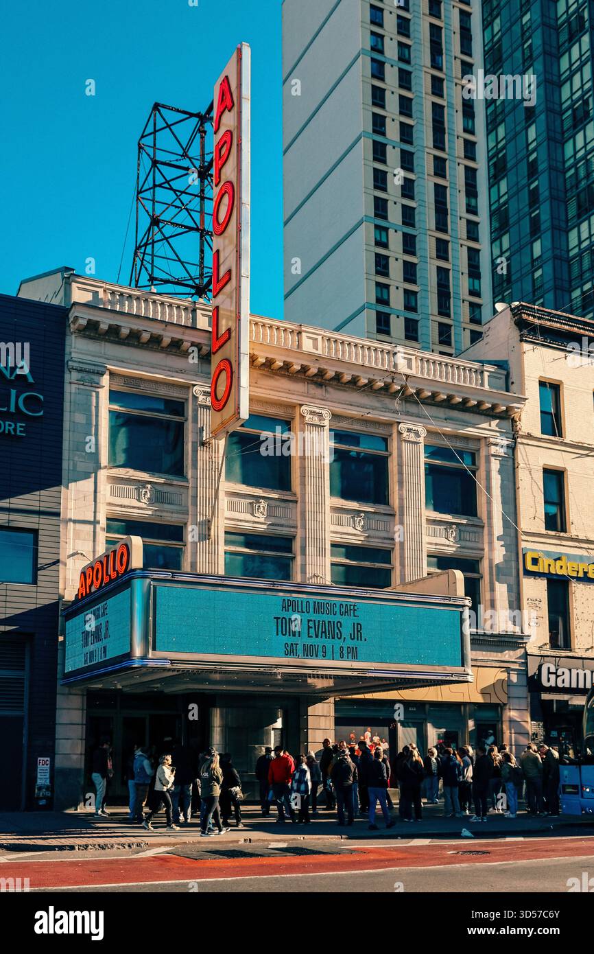 Stati Uniti, New York City: L'Apollo Theater, un teatro polivalente al 253 West 125th Street nel quartiere Harlem di Upper Manhattan. La faca Foto Stock