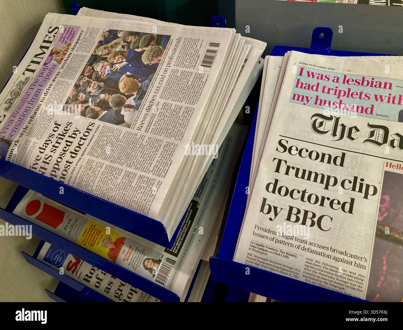 Il giornale britannico ha aggiornato la notizia della clip di Trump dottorata dalla BBC Foto Stock