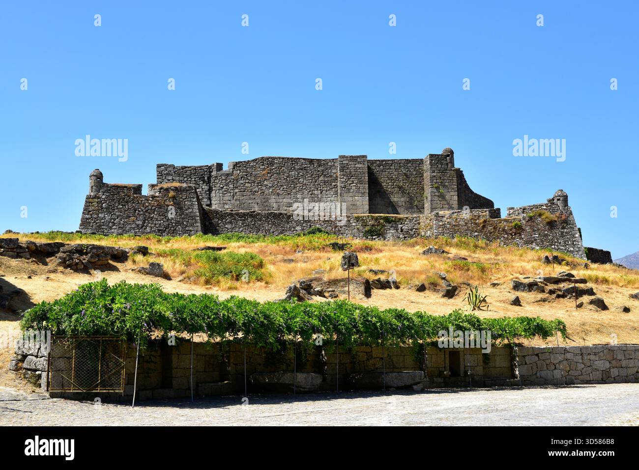 Castello di Lindoso (XIII secolo). Comune di Ponte da barca, distretto di Viana do Castelo, Portogallo. Foto Stock