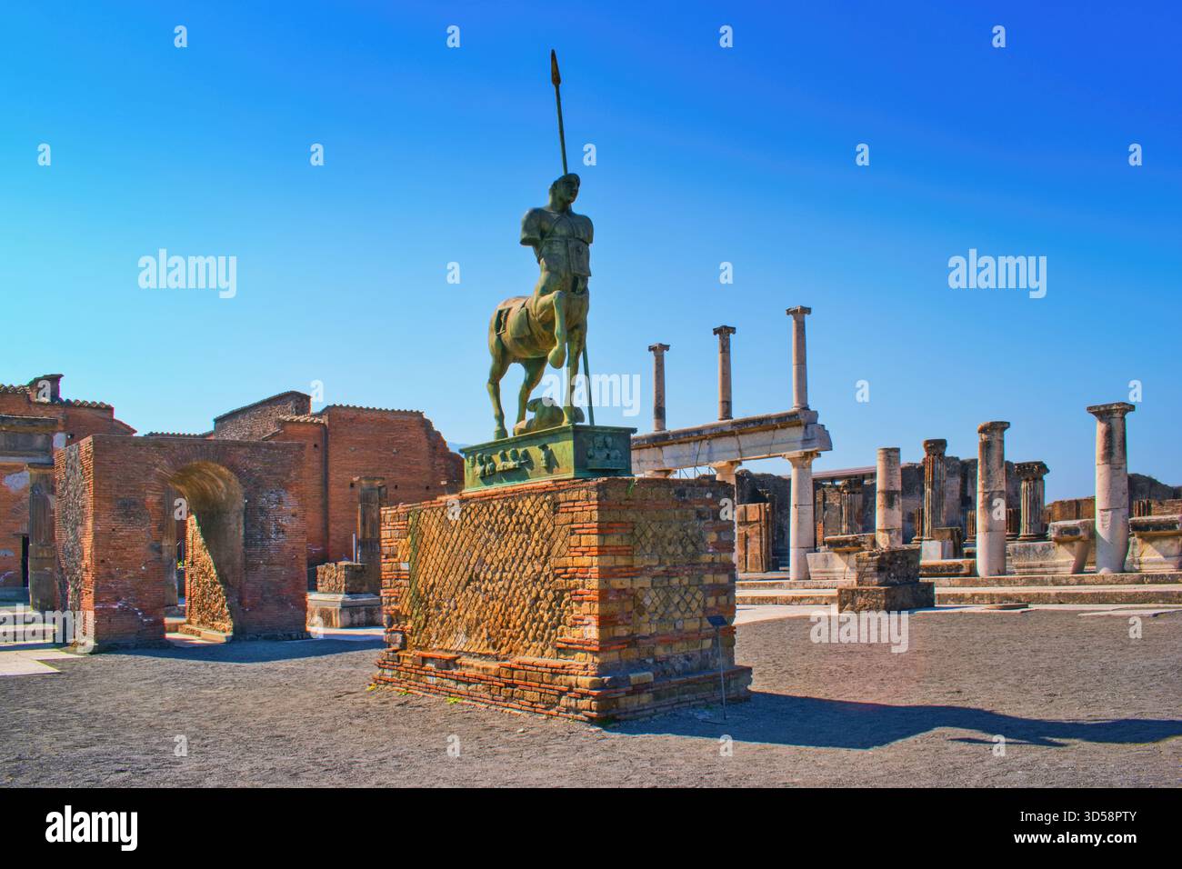 Pompei, Campania, Napoli, Italia - rovine di un'antica città sepolta sotto cenere vulcanica e pomice durante l'eruzione del Vesuvio nel 79 d.C. Foto Stock