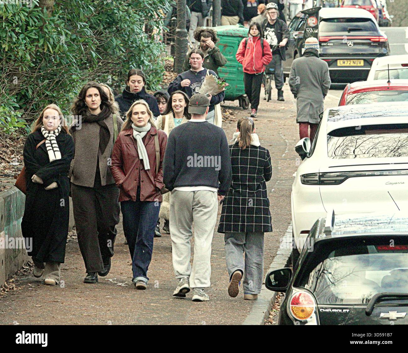 Glasgow, Scozia, Regno Unito. 14 novembre 2025. Meteo nel Regno Unito: Cloudyin, l'estremità occidentale della città, sulla grande strada occidentale e sulla A82, con la promessa di qualcosa di più in arrivo. Credit Gerard Ferry/Alamy Live News Foto Stock