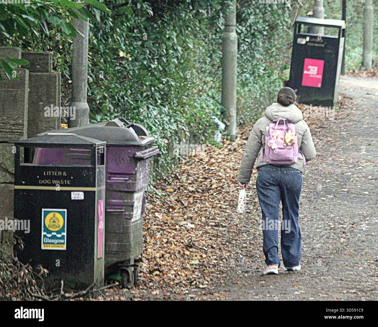 Glasgow, Scozia, Regno Unito. 14 novembre 2025. Meteo nel Regno Unito: Cloudyin, l'estremità occidentale della città, sulla grande strada occidentale e sulla A82, con la promessa di qualcosa di più in arrivo. Credit Gerard Ferry/Alamy Live News Foto Stock