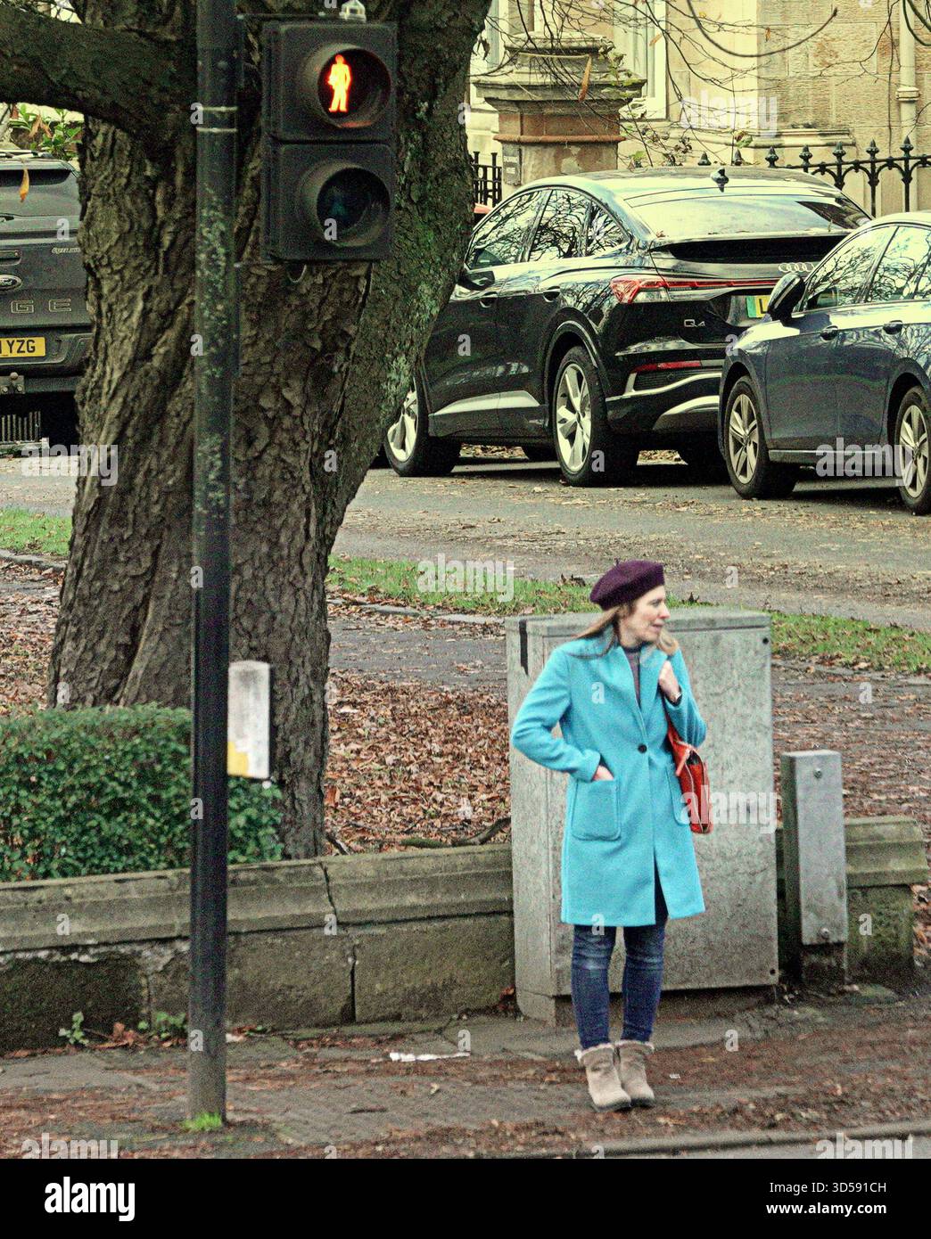 Glasgow, Scozia, Regno Unito. 14 novembre 2025. Meteo nel Regno Unito: Cloudyin, l'estremità occidentale della città, sulla grande strada occidentale e sulla A82, con la promessa di qualcosa di più in arrivo. Credit Gerard Ferry/Alamy Live News Foto Stock