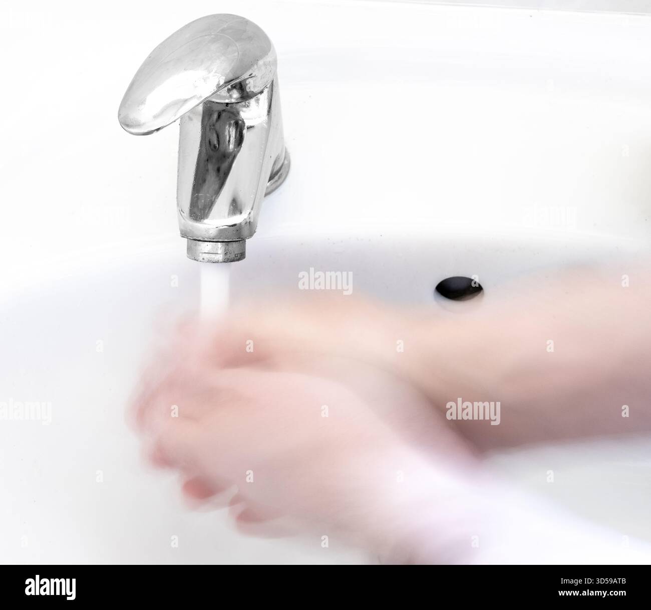 Lavaggio delle mani con Motion Blur Foto Stock