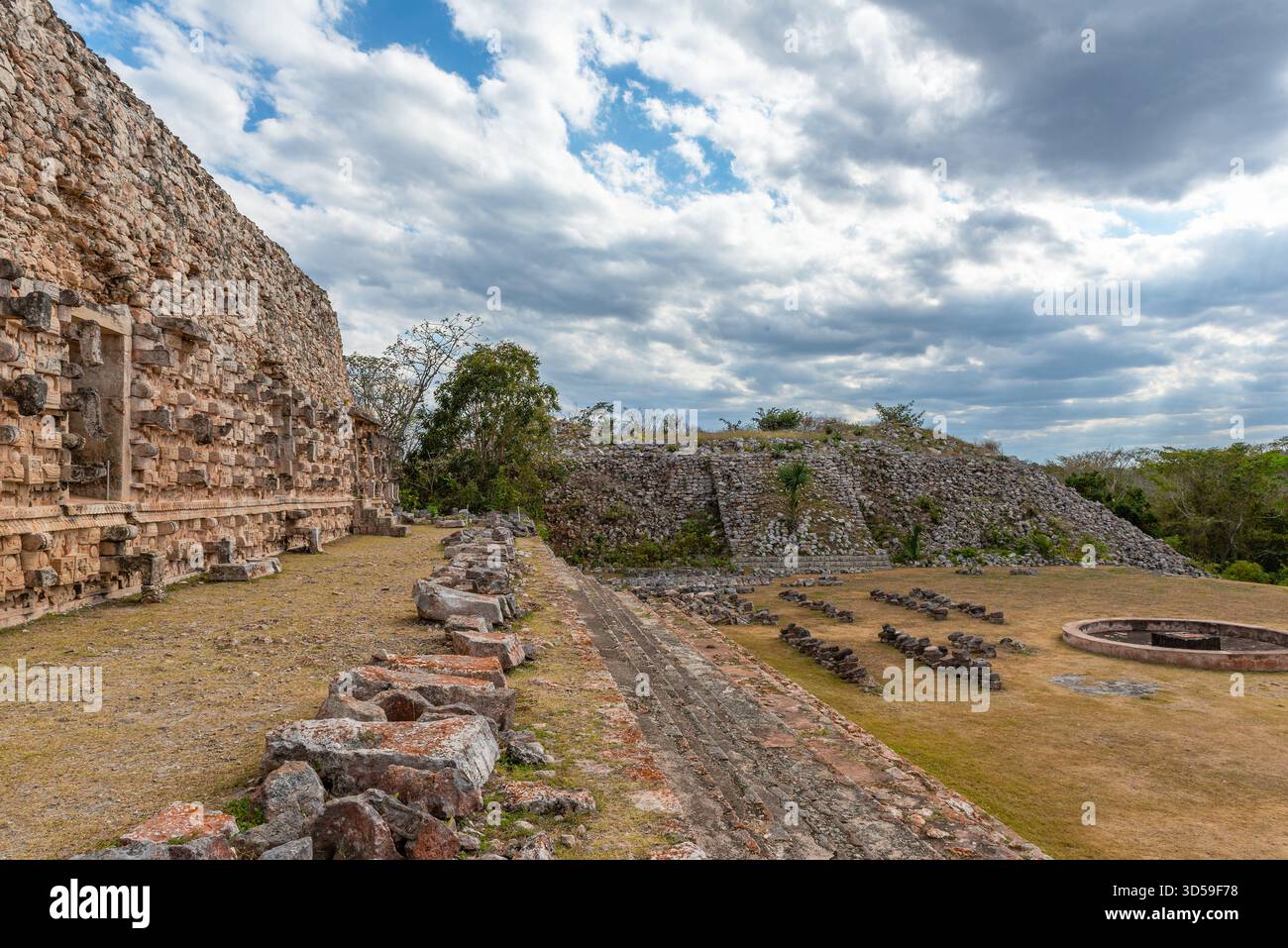 Rovine dell'ex città maya di Kabah, Yucatan, Messico Foto Stock