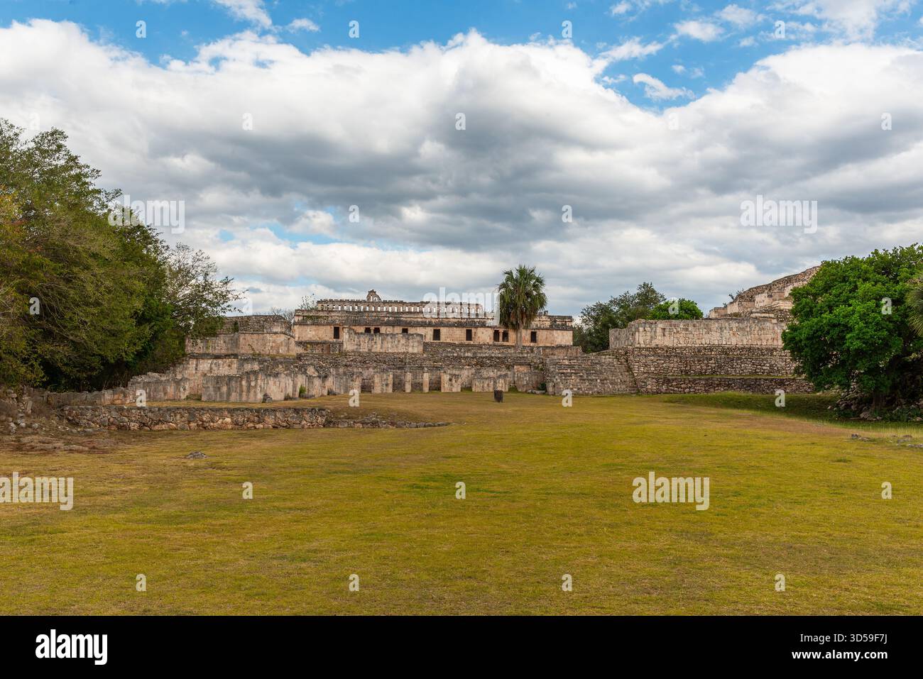 Rovine dell'ex città maya di Kabah, Yucatan, Messico Foto Stock
