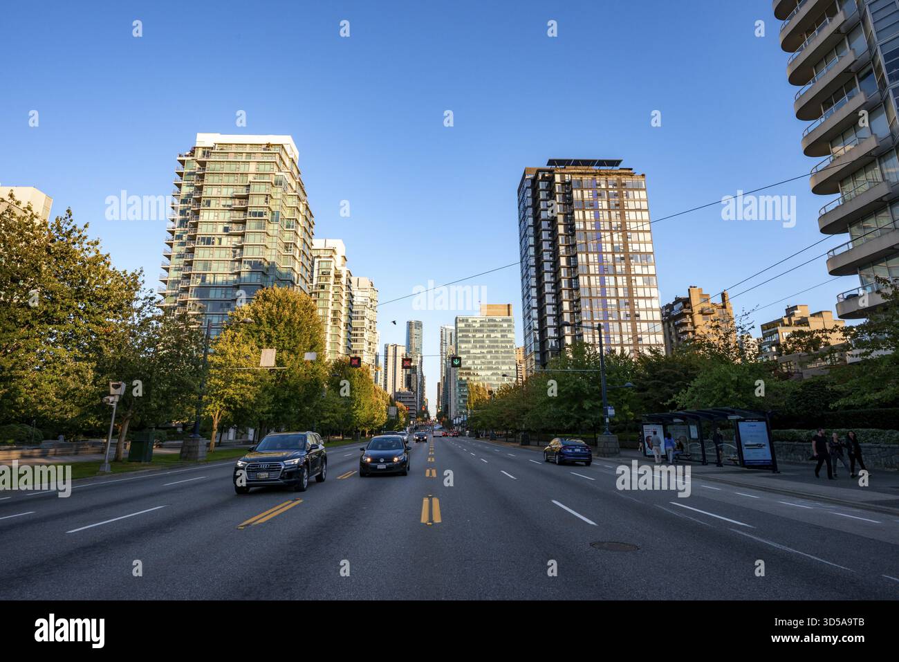 Strada a più corsie, centro città, Vancouver, British Columbia, Canada Foto Stock