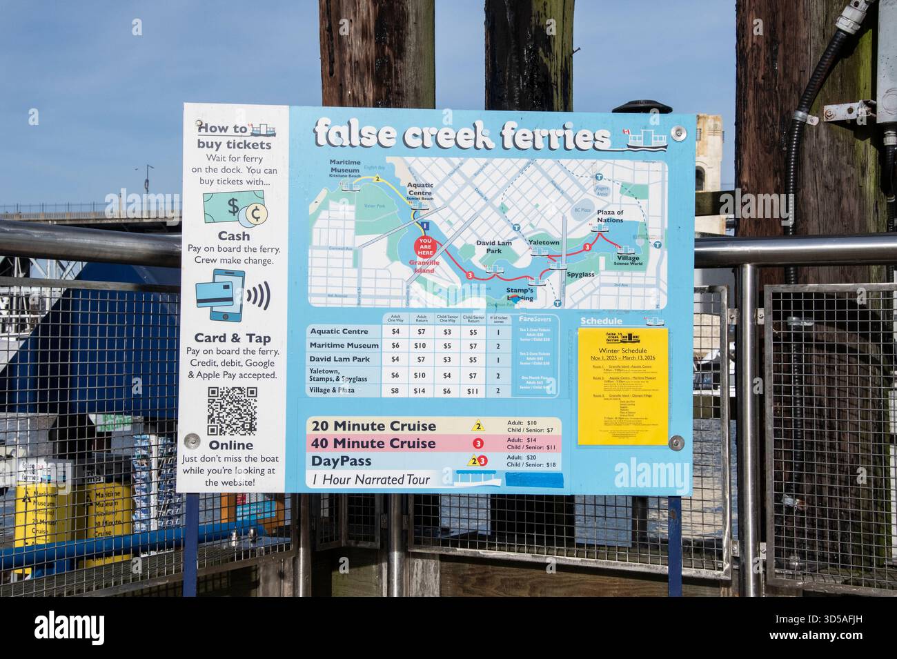 Falsi Creek Ferries mappa e cartellone di orario presso Granville Island a Vancouver, British Columbia, Canada Foto Stock