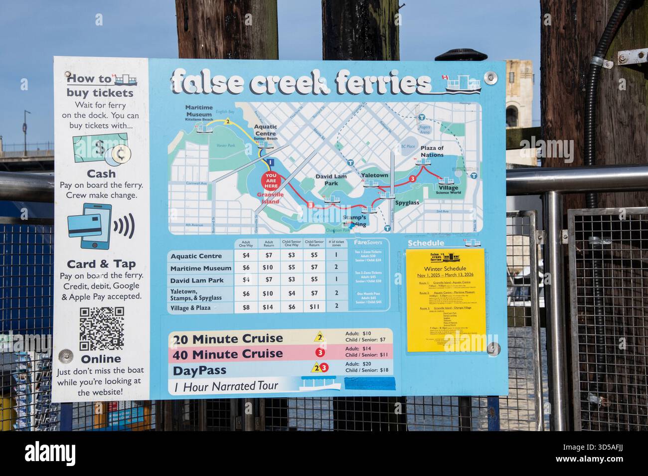 Falsi Creek Ferries mappa e cartellone di orario presso Granville Island a Vancouver, British Columbia, Canada Foto Stock