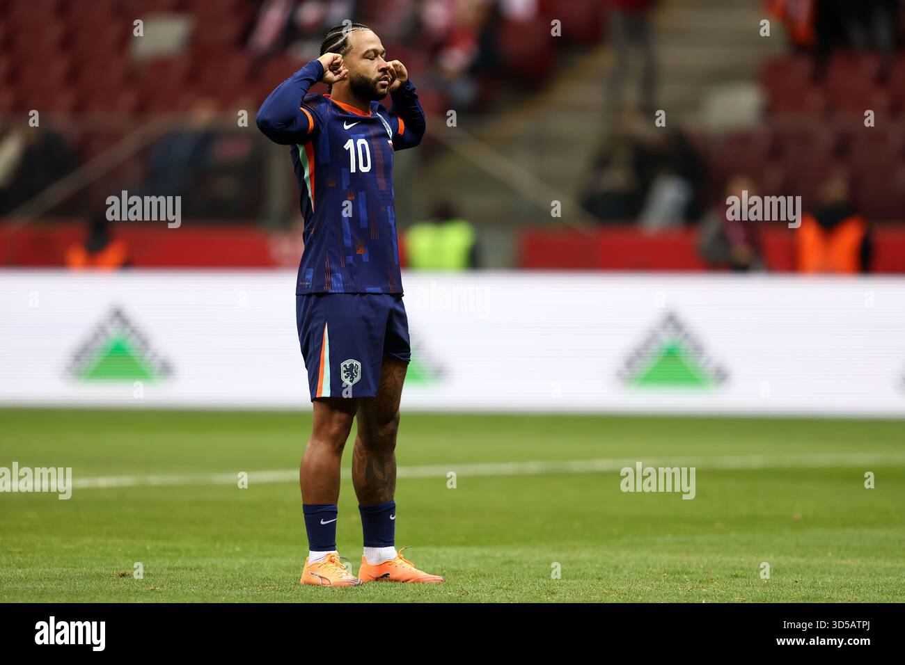 Varsavia, Pologne. 14 novembre 2025. Memphis Depay dei Paesi Bassi durante la Coppa del mondo FIFA 2026, qualificazioni, partita di calcio del gruppo G tra Polonia e Paesi Bassi il 14 novembre 2025 allo stadio PGE Narodowy di Varsavia, Polonia - foto Piotr Matusewicz/DPPI Credit: DPPI Media/Alamy Live News Foto Stock