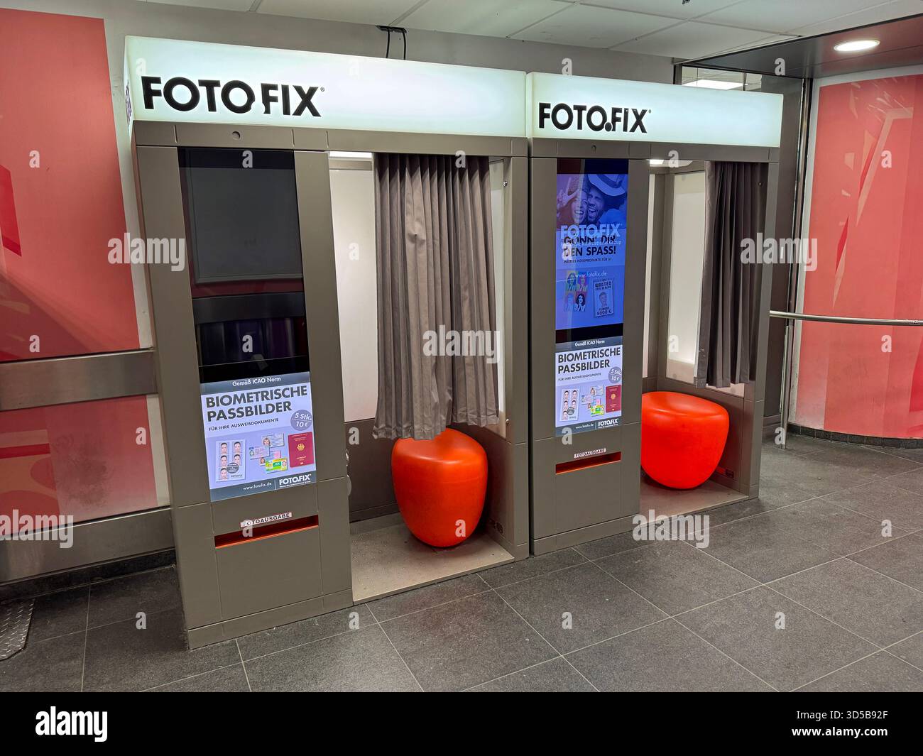 Berlino, Germania - 20 febbraio 2025: Stand fotografico pubblico Fotofix. Foto Stock