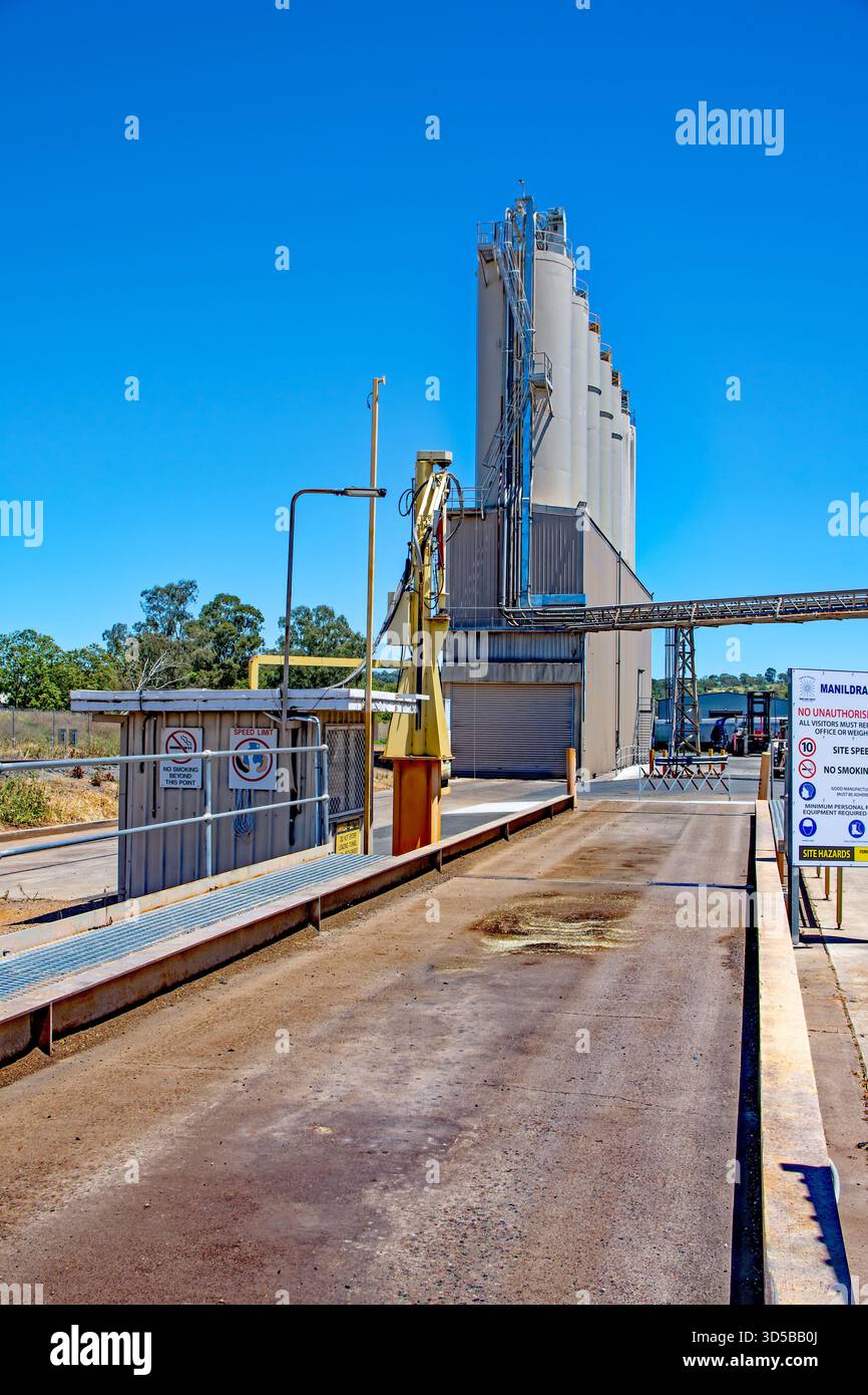 Ponte di pesatura presso il Manildra Group’s Flour Mill Grain Silos a Gunnedah, centro-settentrionale, nuovo Galles del Sud, Australia. Foto Stock