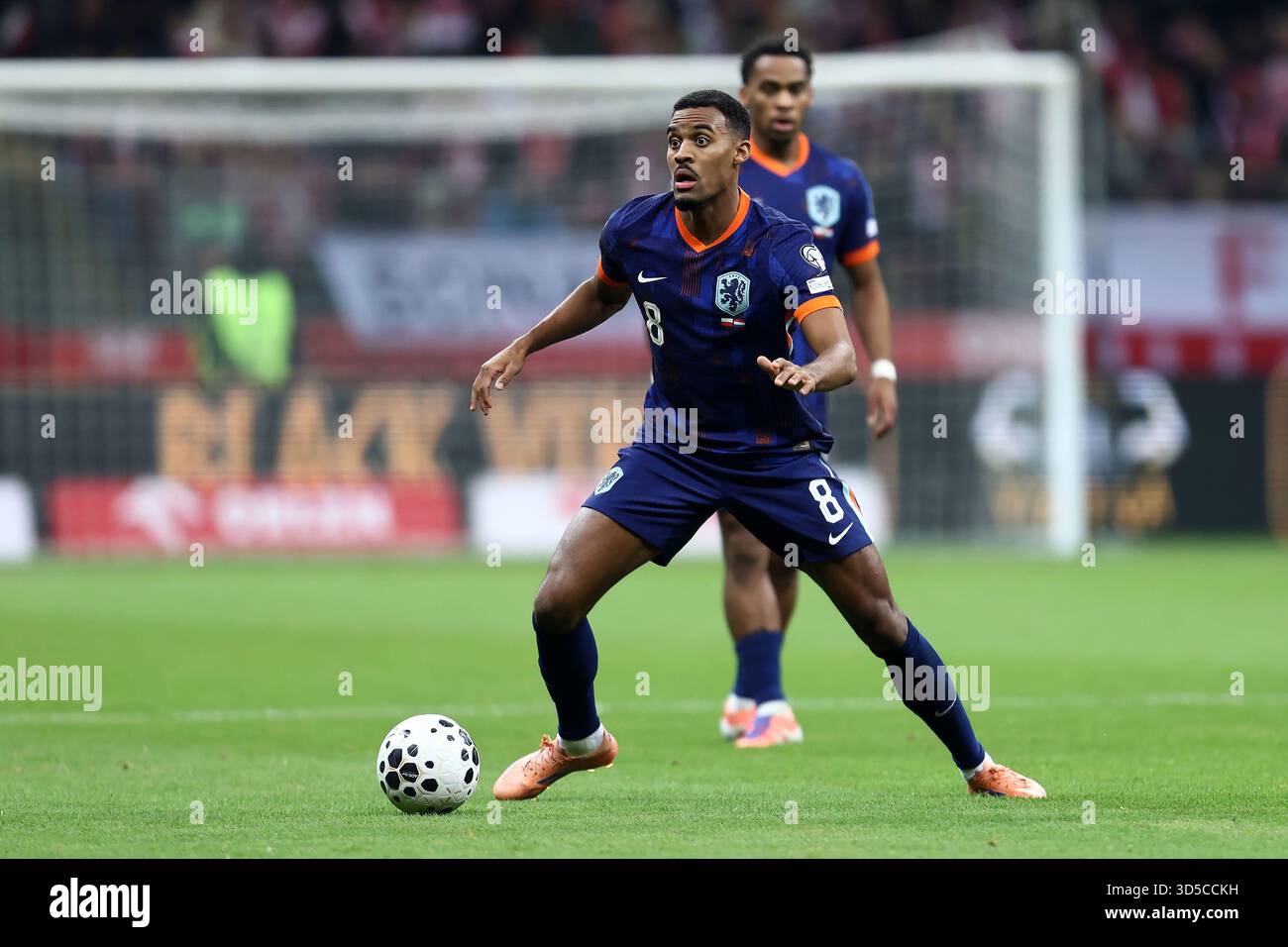 Varsavia, Pologne. 14 novembre 2025. Ryan Gravenberch dei Paesi Bassi durante la Coppa del mondo FIFA 2026, qualificazioni, partita di calcio del gruppo G tra Polonia e Paesi Bassi il 14 novembre 2025 allo stadio PGE Narodowy di Varsavia, Polonia - foto Piotr Matusewicz/DPPI Credit: DPPI Media/Alamy Live News Foto Stock