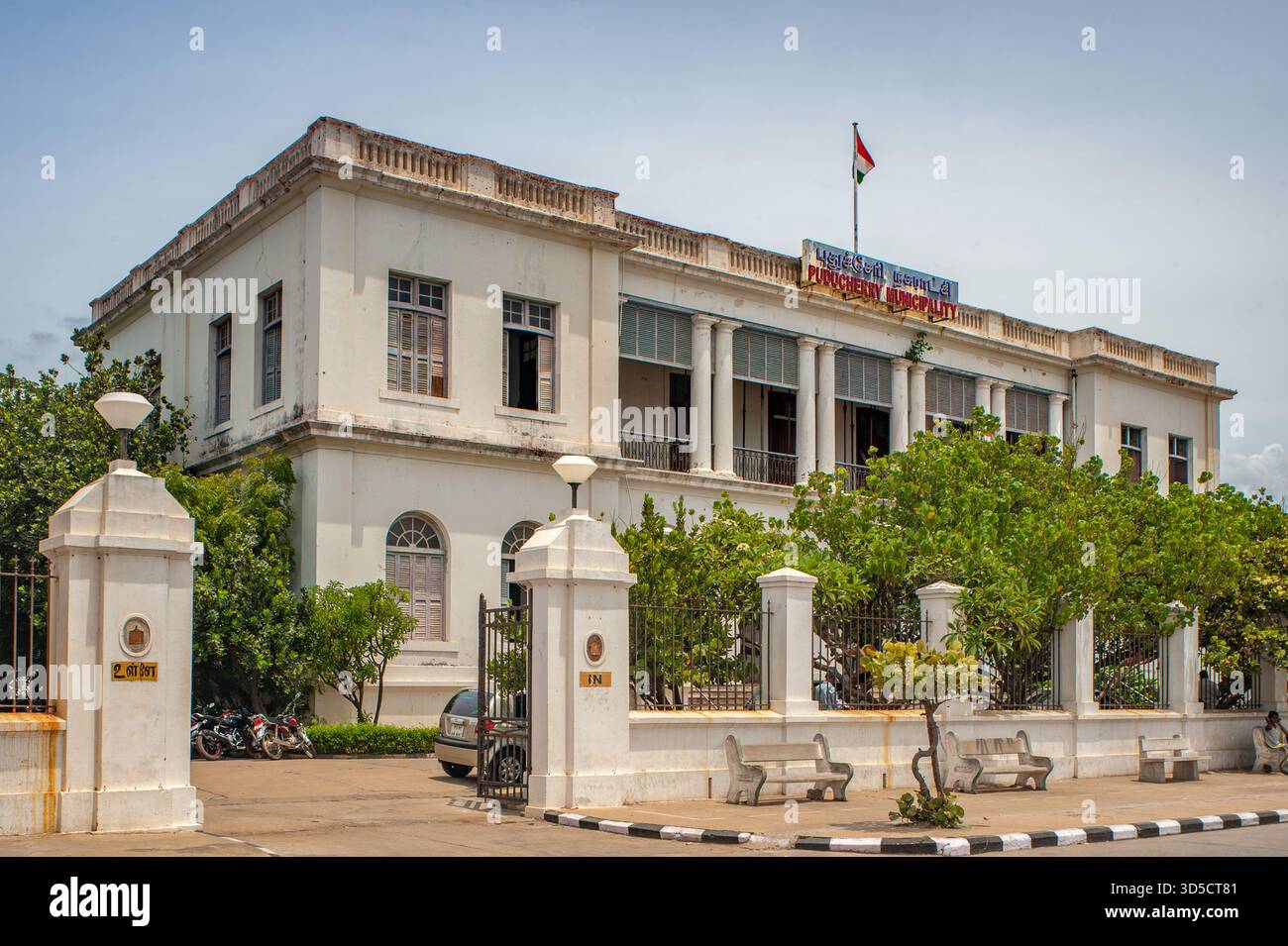 08 20 2009 Vintage Old Building dell'ufficio municipale di Puducherry. Territorio dell'Unione di Puducherry India asia Foto Stock