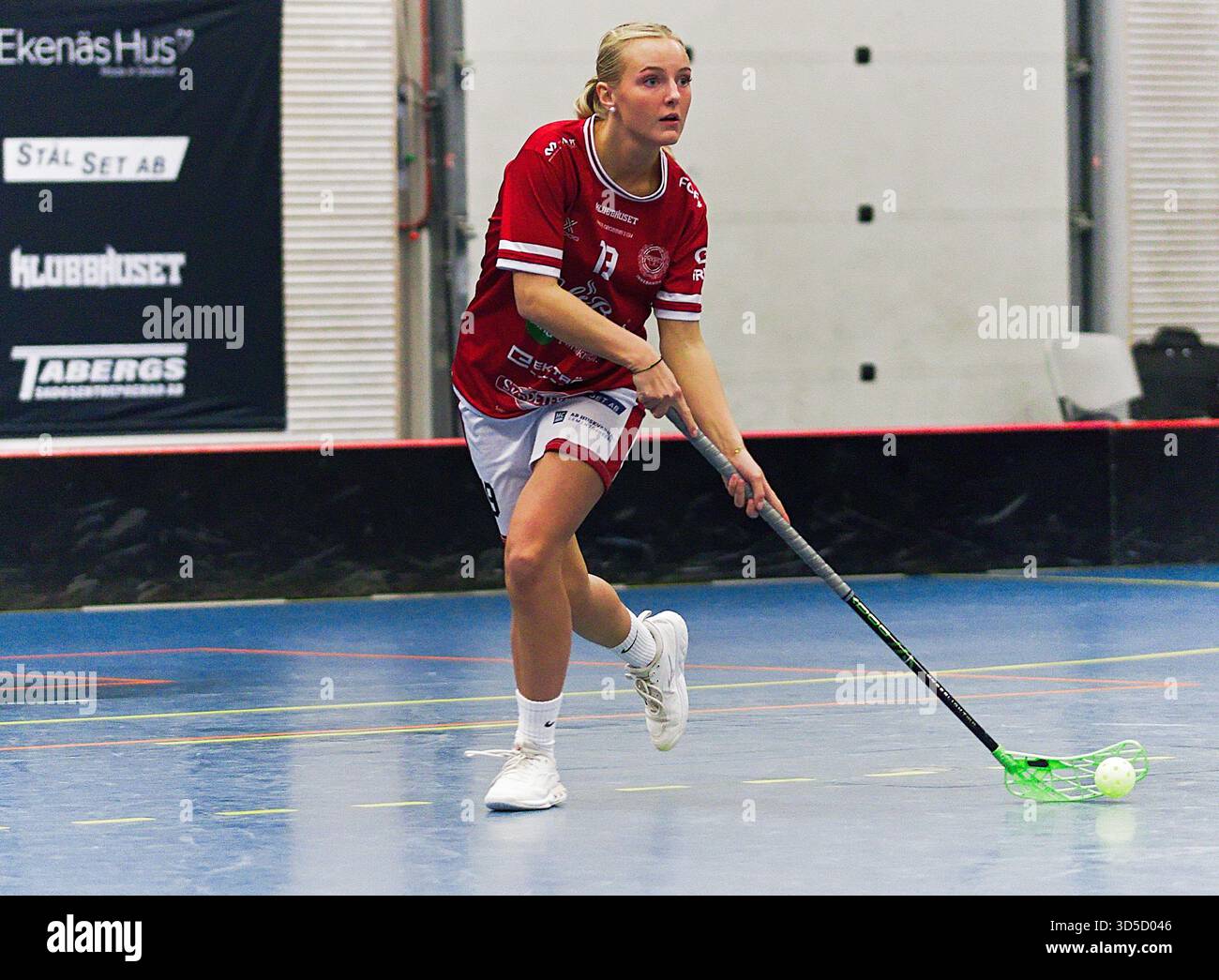 Jönköping, Svezia. 15 novembre 2025. Hovslatts 19 Ebba Eriksson durante il Womens' Swedish Div 1 Between Hovslatts IK vs Olofstrom IBK in Arenan Idrottshuset. Crediti: Marcus Vilson/Alamy Live News Foto Stock