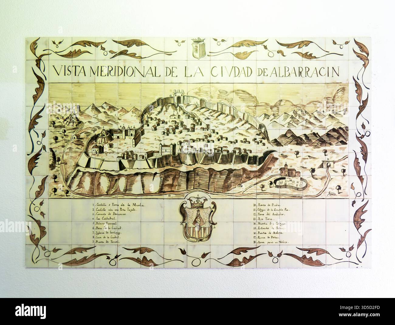 Piastrelle di ceramica storica vista della città fortificata medievale, Albarracín, provincia di Teruel, Aragona, Spagna Foto Stock