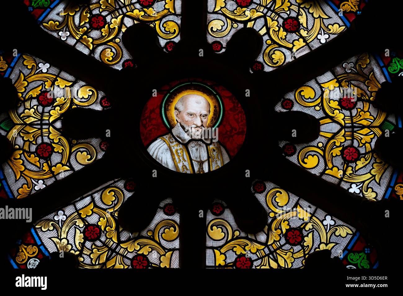 Vetrate colorate raffiguranti Saint Vincent de Paul, Notre-Dame-de-Buglose Foto Stock