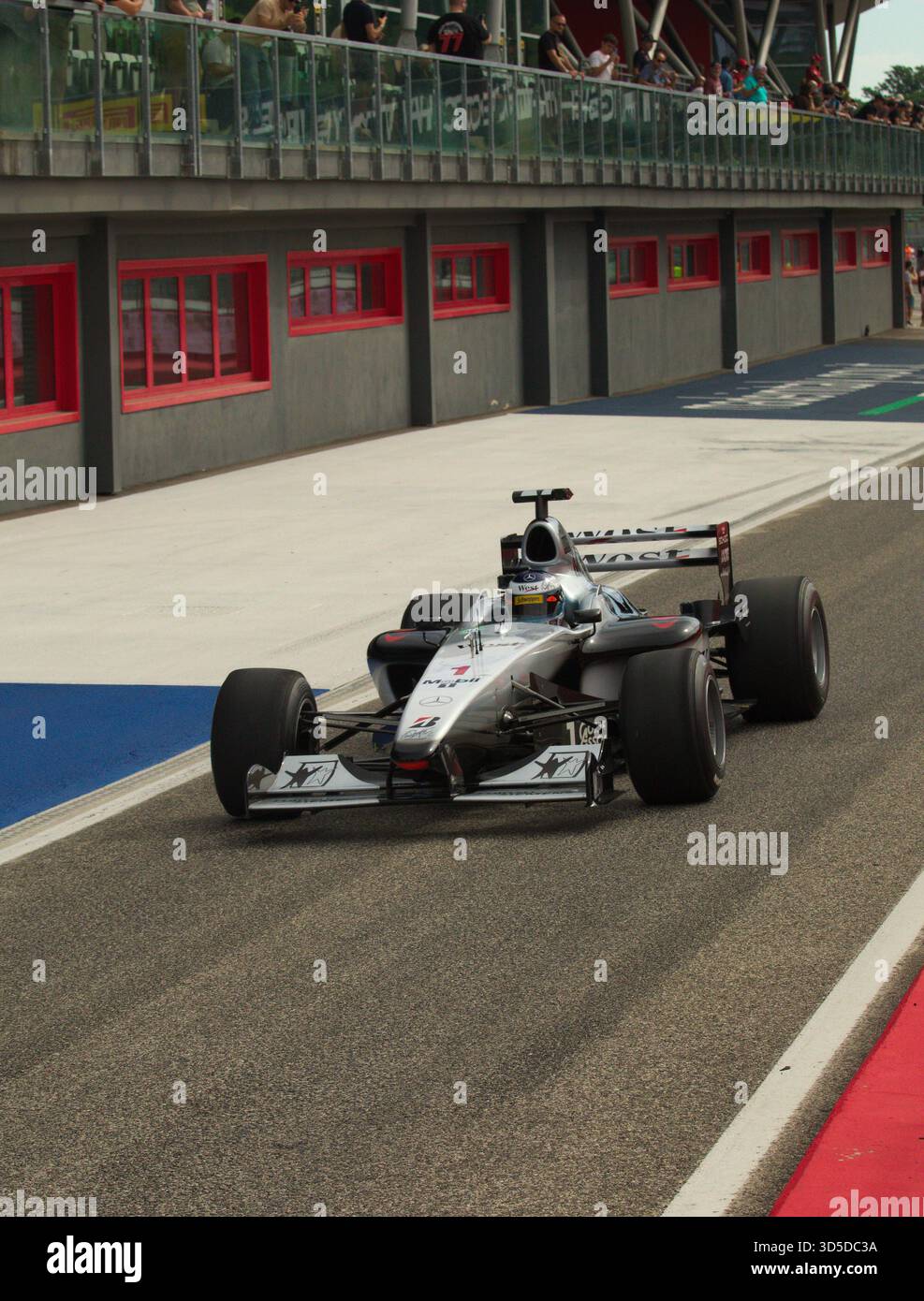 Storico Minardi Day 2025. Replica McLaren MP4/15 di Piergiorgio Rotter Foto Stock