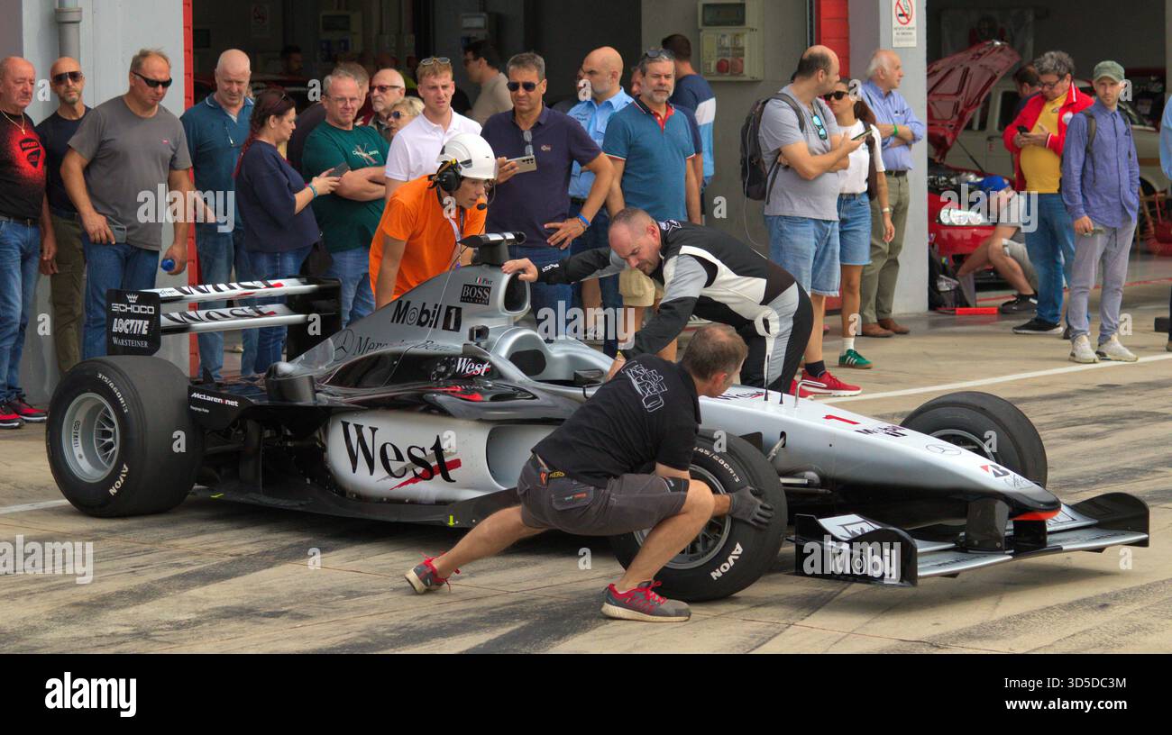 Storico Minardi Day 2025. Replica McLaren MP4/15 di Piergiorgio Rotter Foto Stock