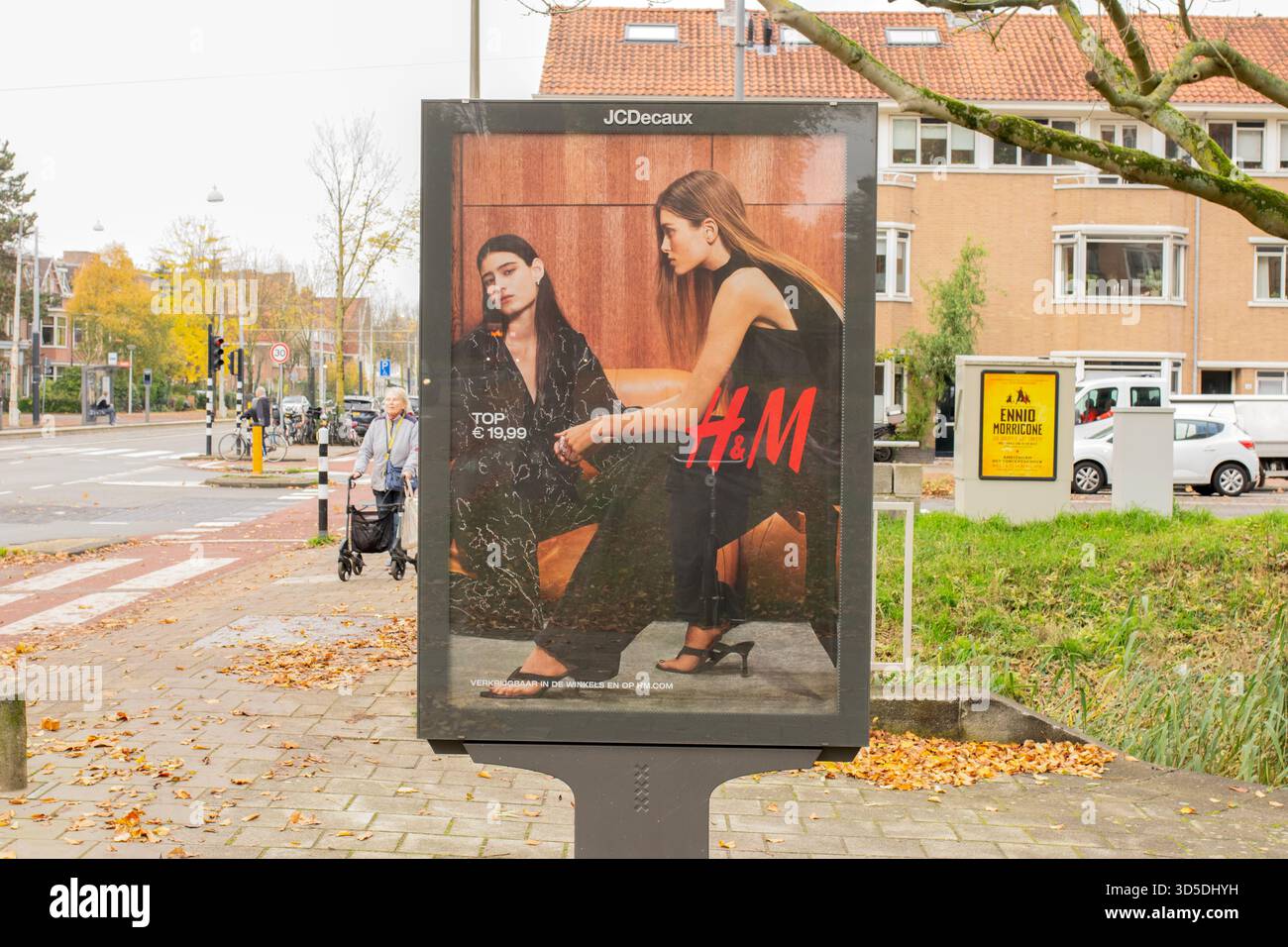 Billboard H e M presso Amsterdam Paesi Bassi 11-11-2025 Foto Stock