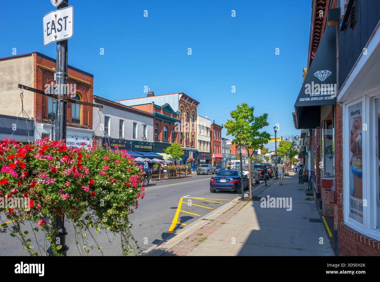 Negozi su King Street, la strada principale nel centro di Gananoque, Ontario, Canada Foto Stock