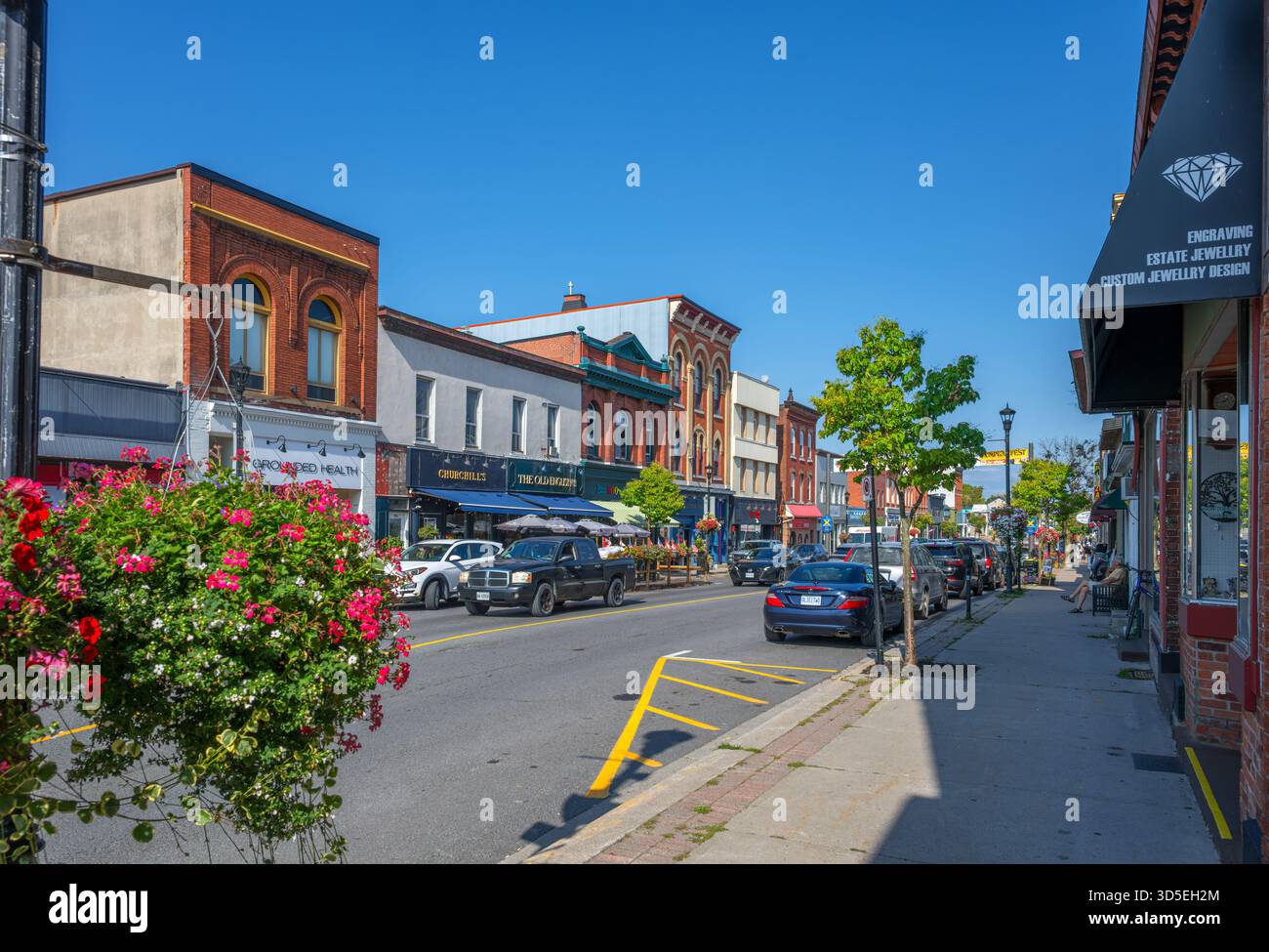 Negozi su King Street, la strada principale nel centro di Gananoque, Ontario, Canada Foto Stock