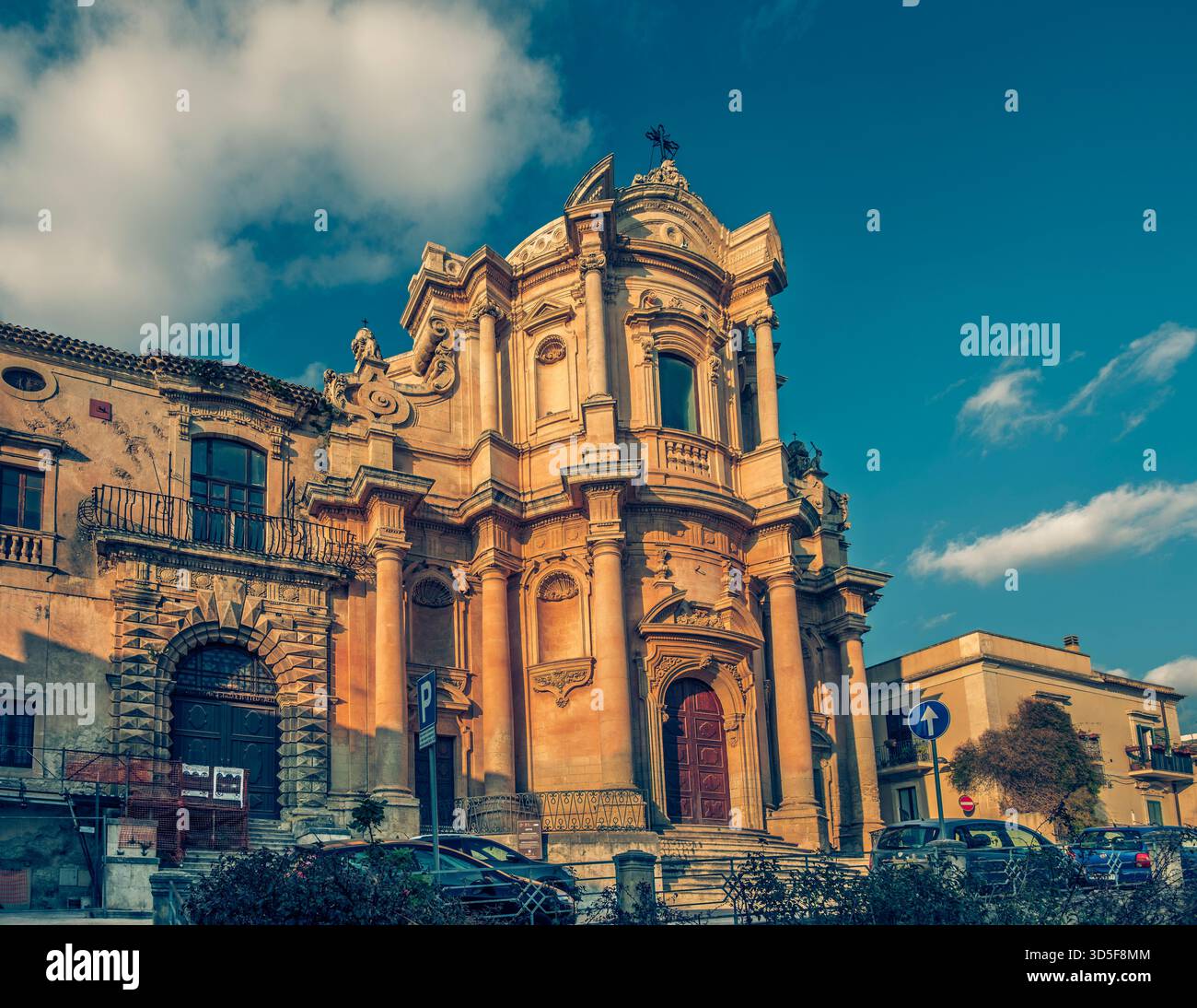Progettato dall'architetto Rosario Gagliardi nel XVIII secolo. La Chiesa di San Domenico (San Dominique) sulla via principale della città barocca di No Foto Stock