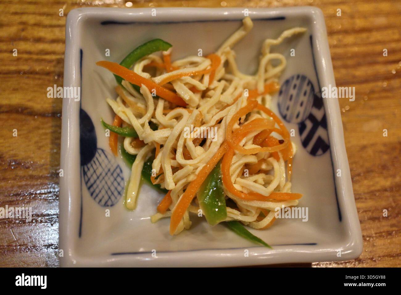 Cucina cinese: Insalata dougan (tofu secco) Foto Stock