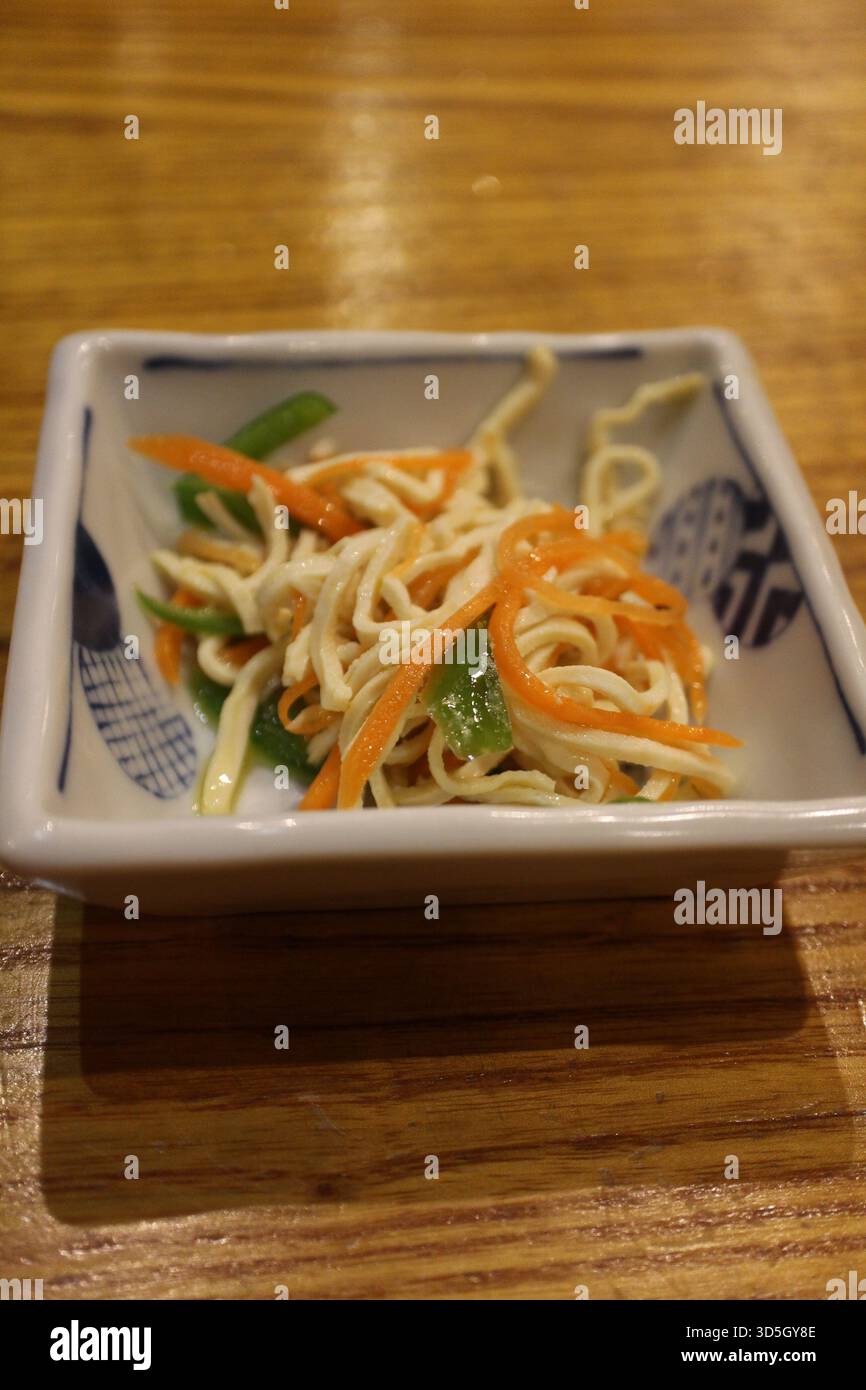 Cucina cinese: Insalata dougan (tofu secco) Foto Stock