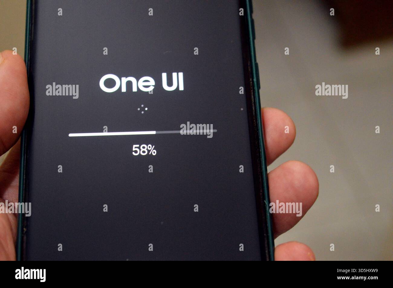 Cairo, Egitto, 10 novembre 2025: Aggiornamento dell'interfaccia utente AI One per telefoni galassici, aggiornamento software Samsung per telefoni cellulari Samsung Flagship, con dispositivo stabili Foto Stock