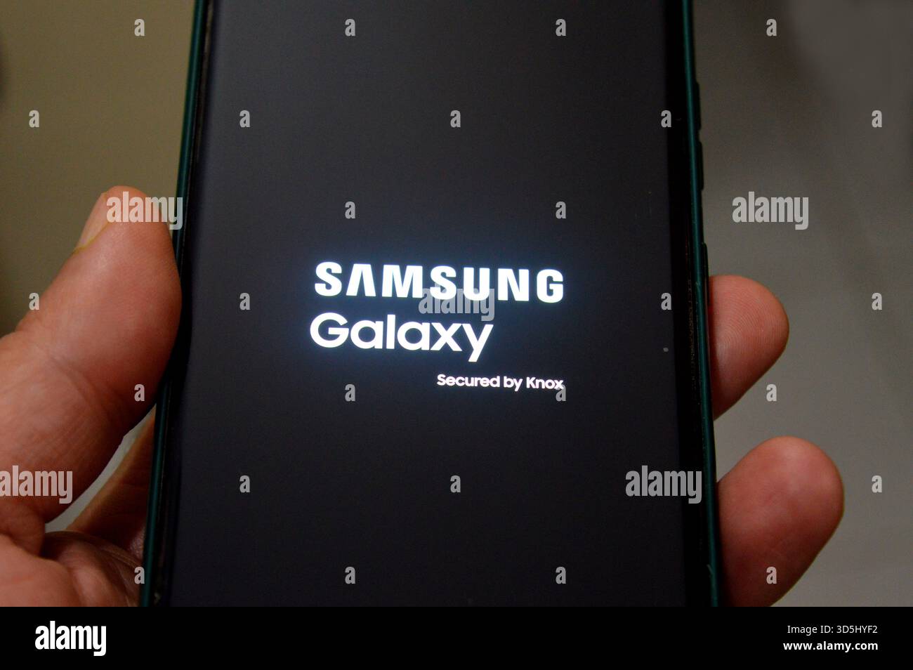 Cairo, Egitto, 10 novembre 2025: Smartphone Samsung Galaxy S serie Ultra, smartphone di fascia alta basati su Android progettati, sviluppati, prodotti e commercializzati Foto Stock