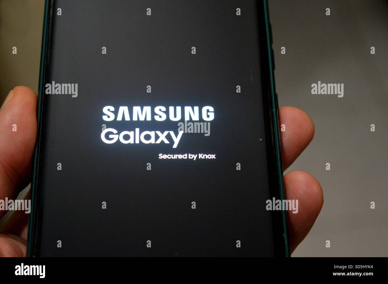 Cairo, Egitto, 10 novembre 2025: Smartphone Samsung Galaxy S serie Ultra, smartphone di fascia alta basati su Android progettati, sviluppati, prodotti e commercializzati Foto Stock