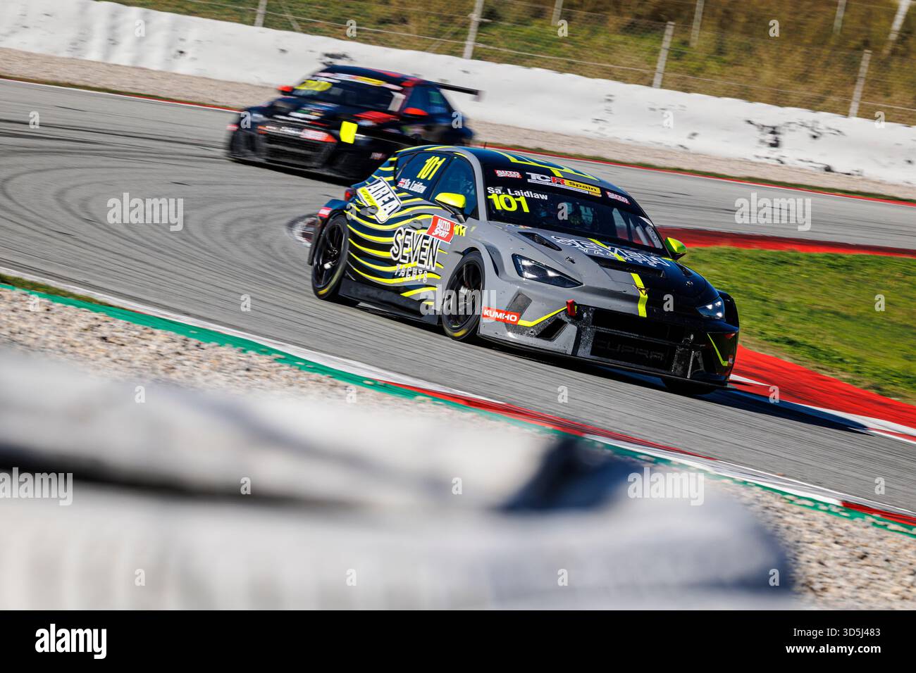 Circuito di Barcellona, Barcellona, Catalogna, Spagna. 16 novembre 2025. 2025 NAPA Racing Weekend Catalunya; Sam LAIDLAW, AREA Motorsport TCR Spagna Championship 2025, in azione durante la gara credito: Action Plus Sports/Alamy Live News Foto Stock