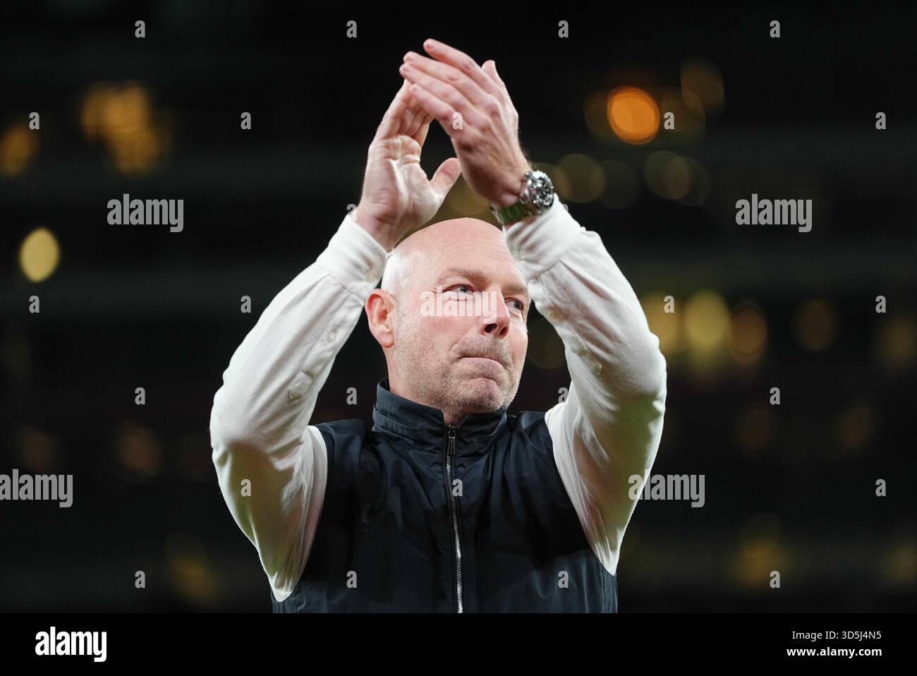 Parken, Copenaghen, Danimarca. 15 novembre 2025. Brian Riemer, Danimarca, guarda durante una partita di qualificazione ai Mondiali, Danimarca contro Bielorussia, a Parken, Copenaghen, Danimarca. Kim Price/CSM/Alamy Live News Foto Stock