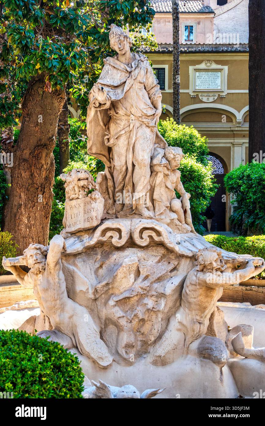 La fontana del cortile del 1730 Venezia Sposa il Mare di Carlo Monaldi a Palazzo Venezia, Roma, Italia. Foto Stock