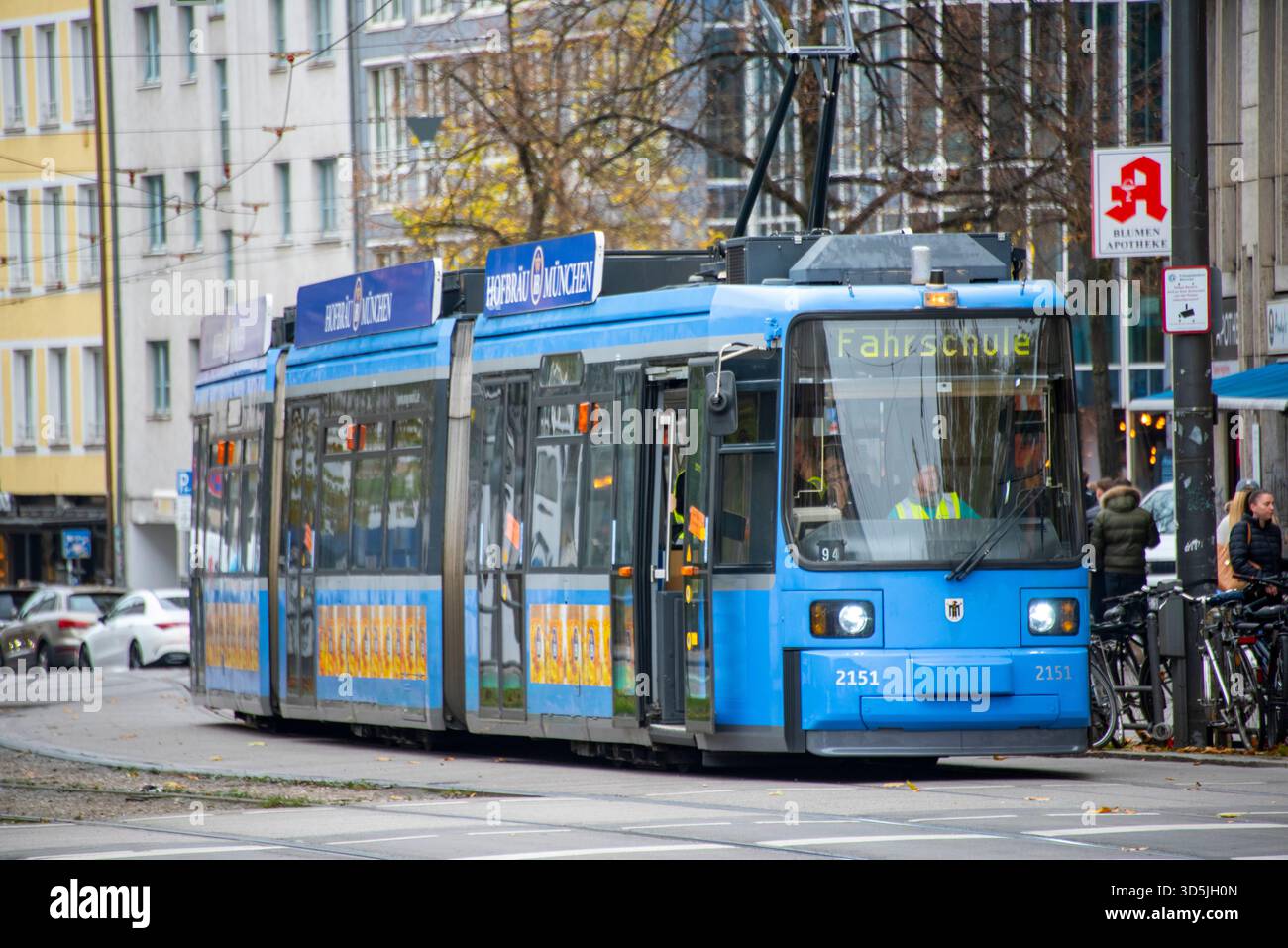 Monaco di Baviera, Germania - 30 ottobre 2024: Il sistema tranviario di Monaco gestito dalla Munchner Verkehrsgesellschaft Foto Stock
