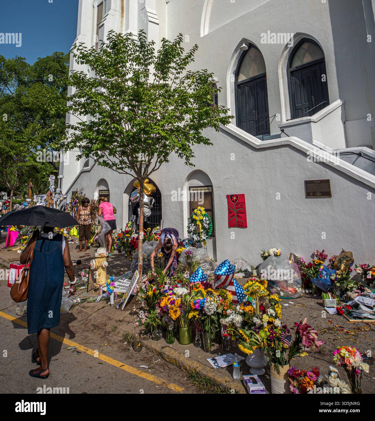 Memoriale ad hoc della Chiesa di madre Emanuel dopo le sparatorie a Charleston, SC Foto Stock