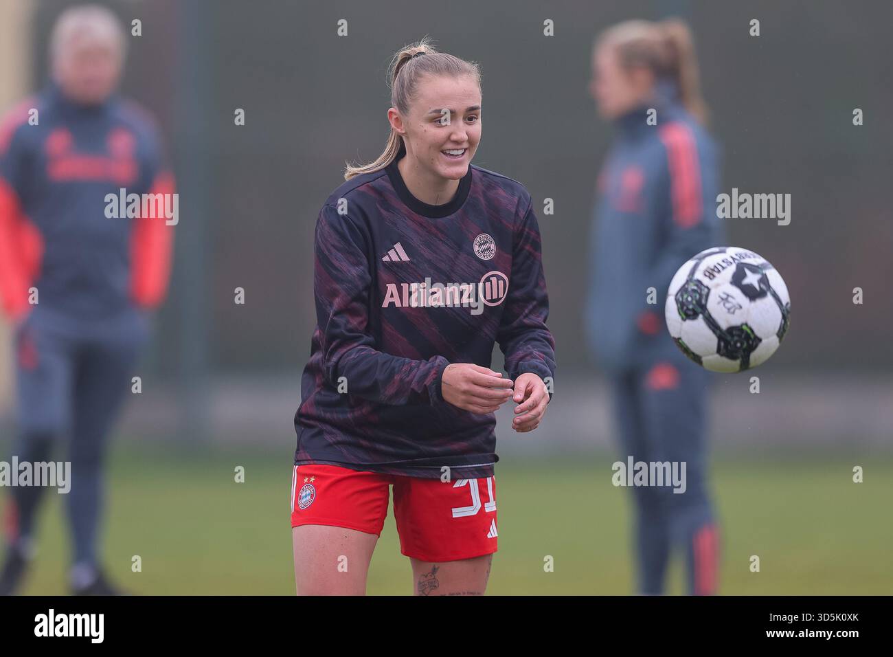 Georgia Stanway (FC Bayern Monaco, #31) Warming Up, GER, FC Ingolstadt 04 vs. FC Bayern Monaco, Football, DFB-Pokal [Coppa di Germania] donne, Round of 16, stagione 2025/2026, 16.11.2025, LE NORMATIVE DFB VIETANO QUALSIASI USO DI FOTOGRAFIE COME SEQUENZE DI IMMAGINI A. Foto Stock