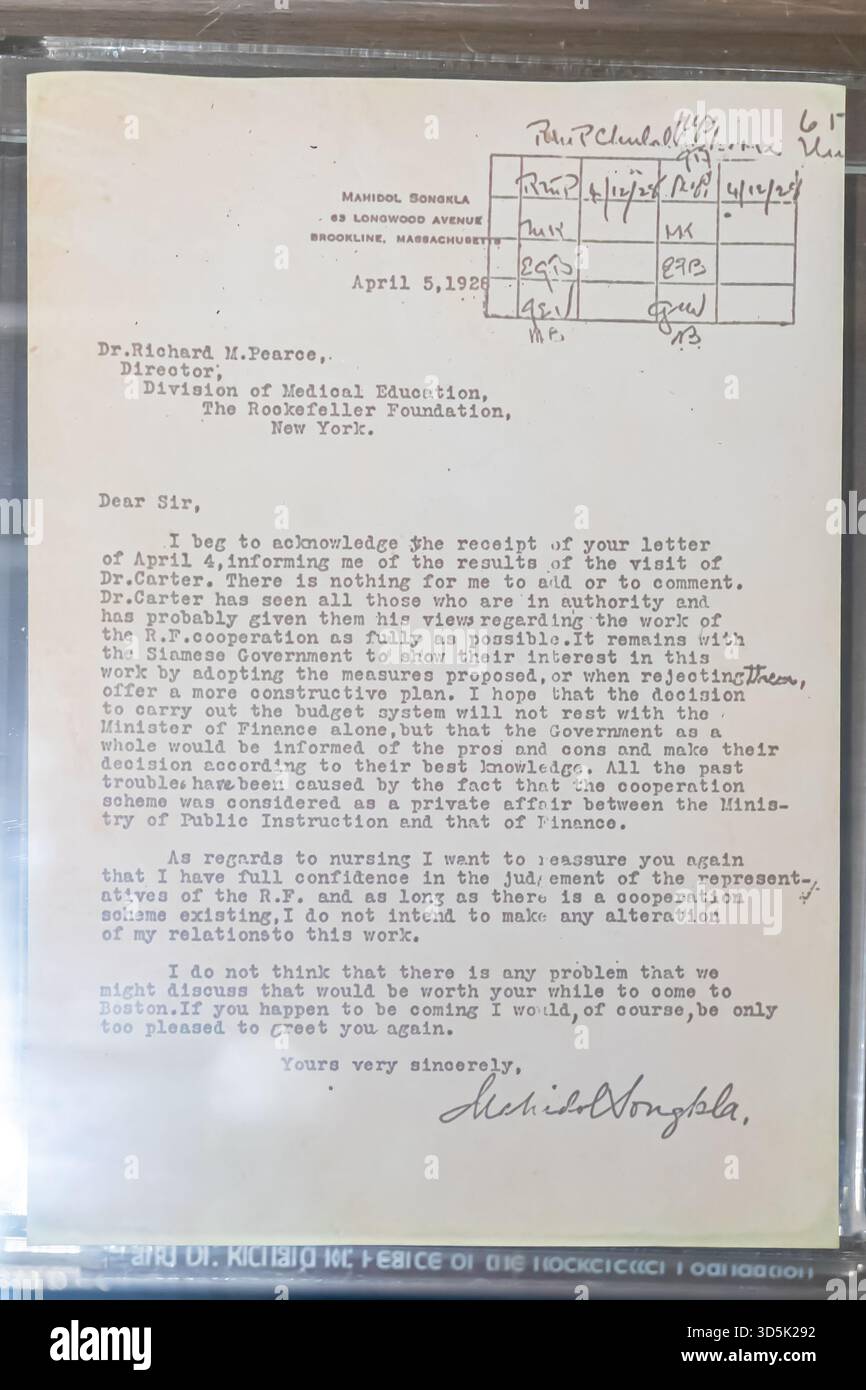Una lettera del dottor Richard M Pierce, divisione di educazione medica della Fondazione Rockefeller N.Y. a Mahidol Adulyadej Principe-padre della Thailandia per quanto riguarda lo sviluppo sanitario, 1928 Foto Stock