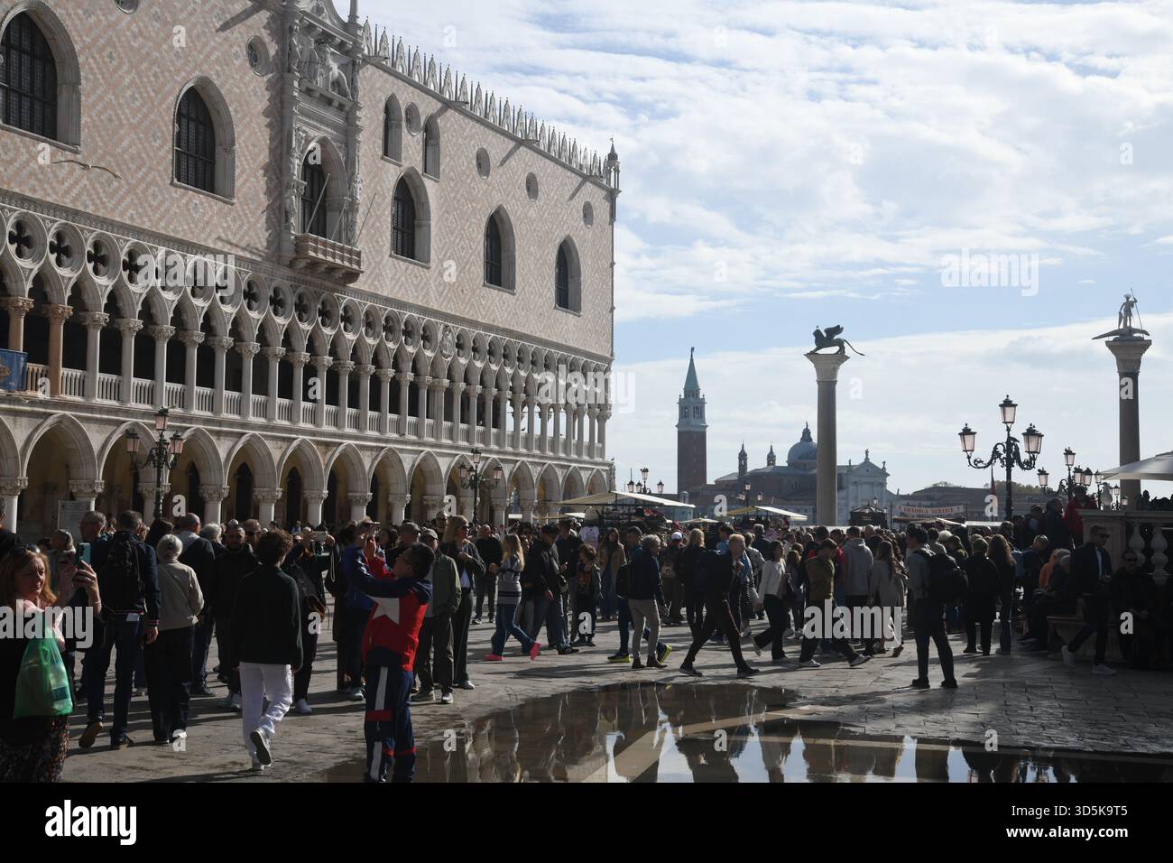 Vista di Piazza San Marco e Palazzo Ducale, chiamato anche Palazzo Ducale a Venezia Foto Stock