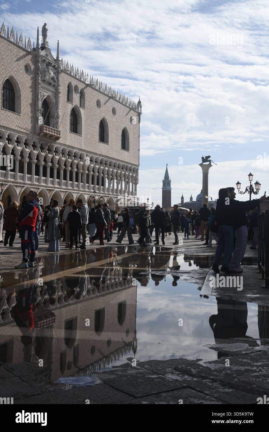 Vista di Piazza San Marco e Palazzo Ducale, chiamato anche Palazzo Ducale a Venezia Foto Stock