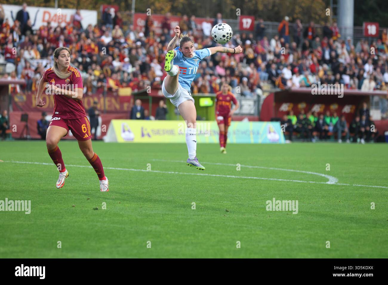 ROMA ITALIA 16 NOVEMBRE 2025 ITALIA DONNA SERIE A: AS ROMA - LAZIO allo Stadio delle tre Fontane di Roma, partita tra AS Roma e Lazio per le donne italiane Foto Stock