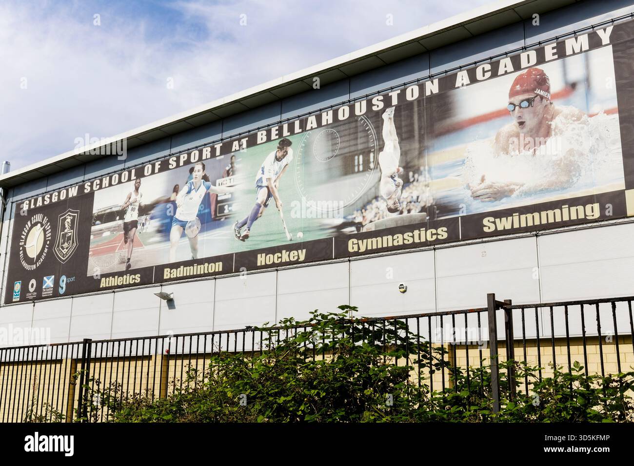 Glasgow School of Sport presso il banner della Bellahouston Academy, Glasgow, Scozia, Regno Unito Foto Stock