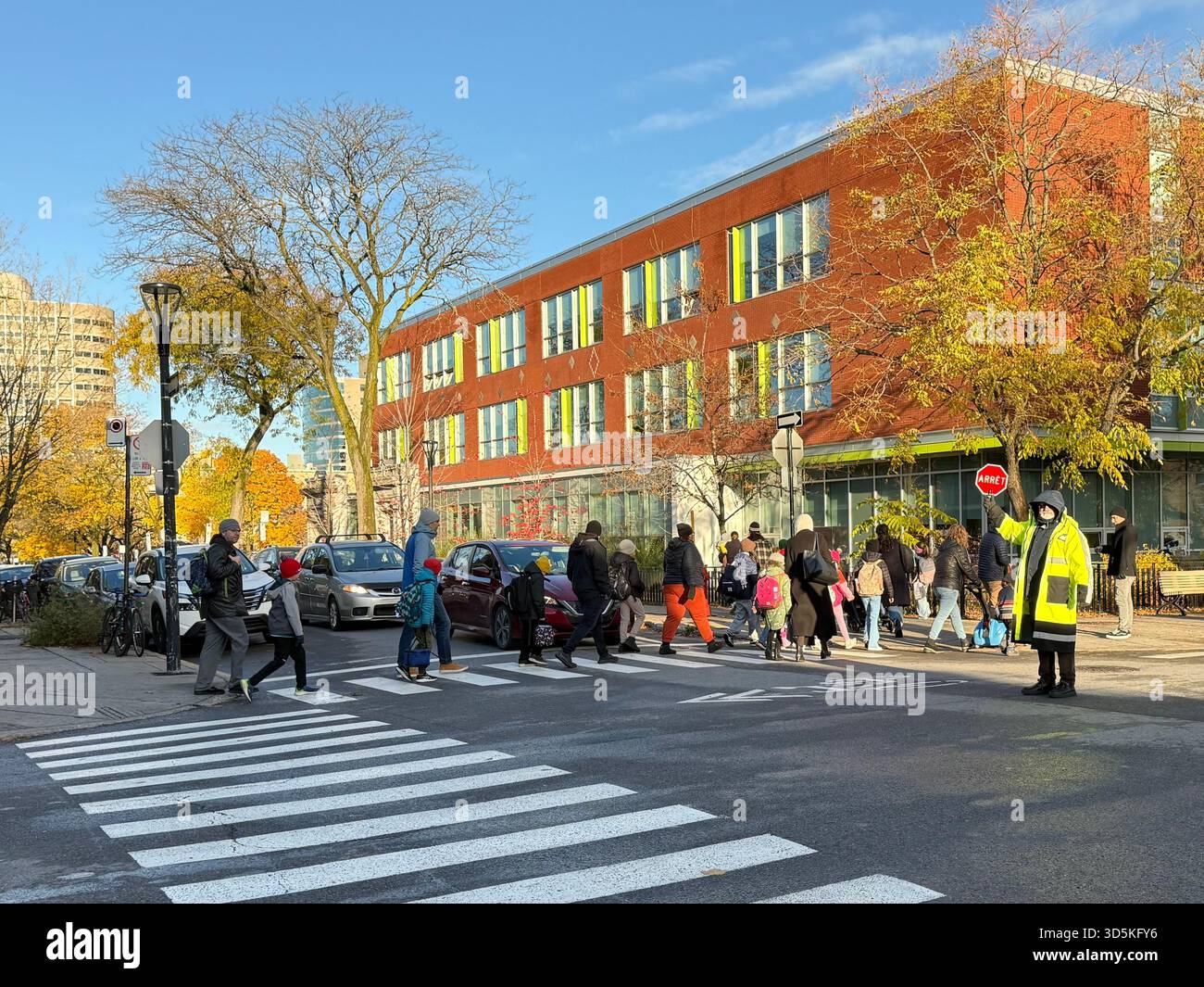 Attraversamento della strada vicino alla scuola, Montreal, Canada Foto Stock