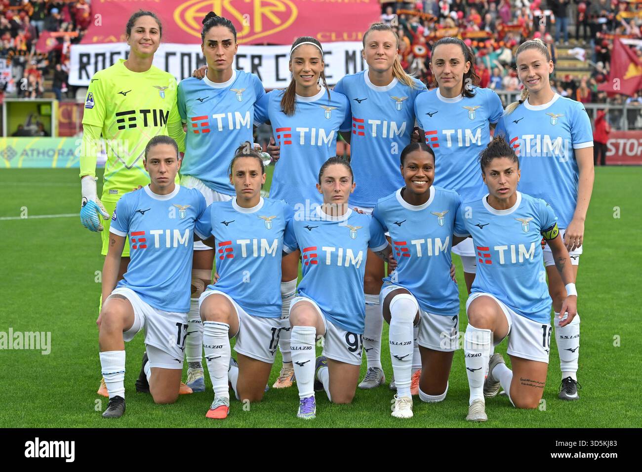 Roma, Lazio. 16 novembre 2025. Le giocatrici della squadra laziale posano per una foto di gruppo durante la partita di serie A femminile AS Roma contro SS Lazio allo stadio Fontane di Roma, 16 novembre 2025. Crediti: massimo insabato/Alamy Live News Foto Stock