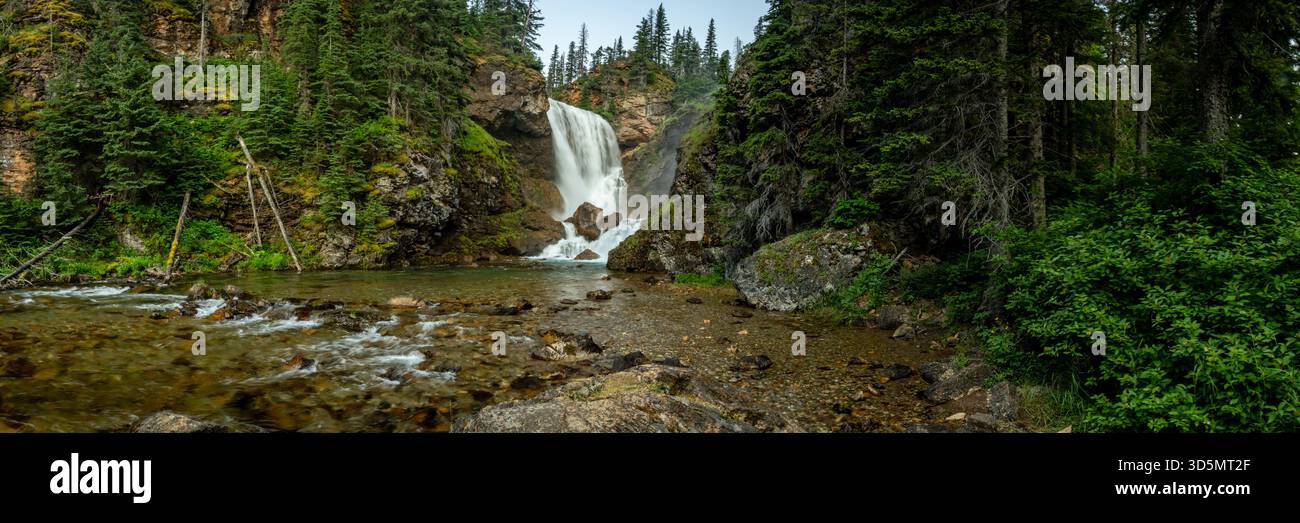 Panorama delle cascate Dawn Mist dal basso nel Glacier National Park Foto Stock