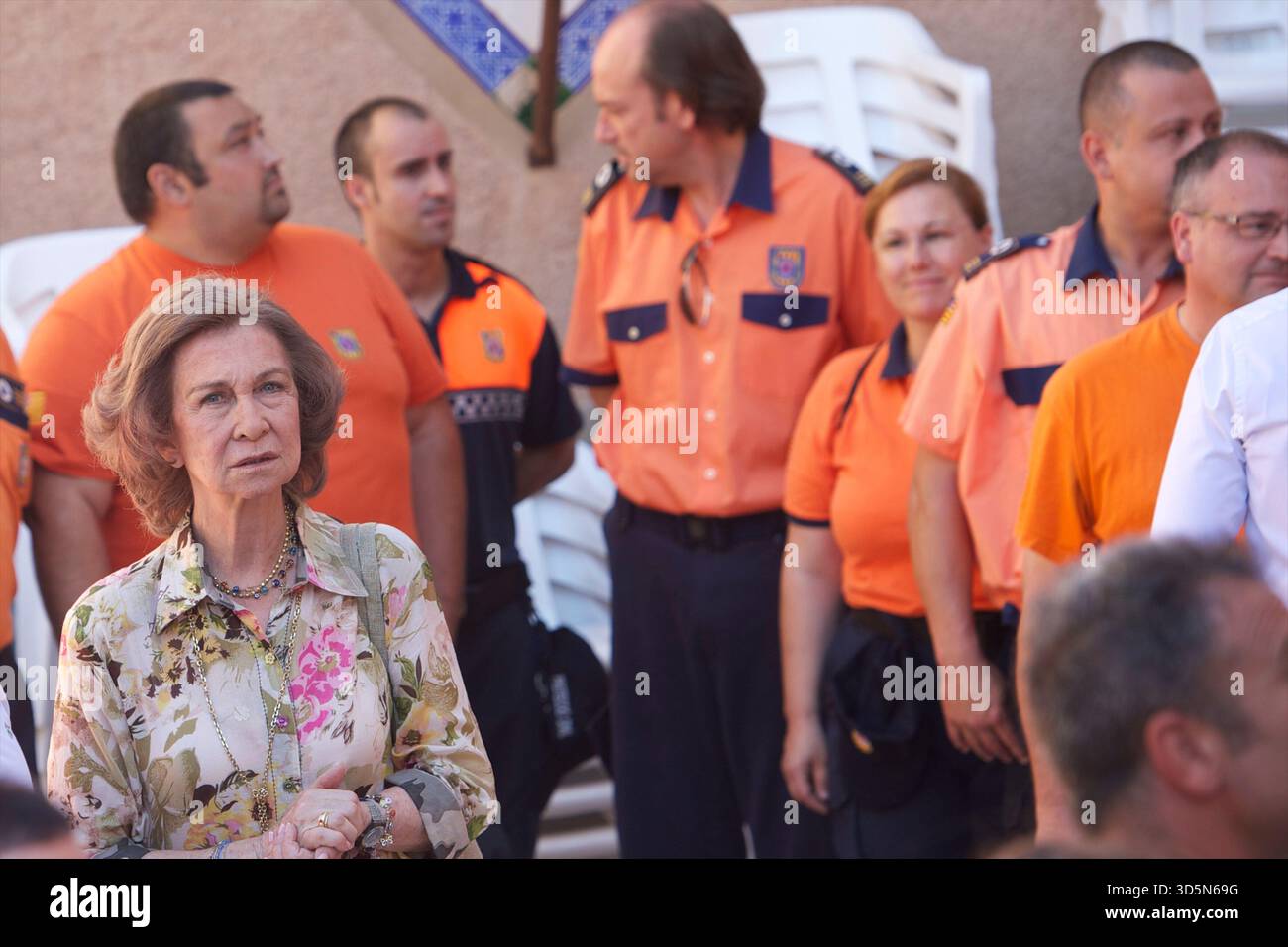 La regina Sofia di Spagna, il principe Filippo di Spagna e la principessa Elena di Spagna visitano il villaggio di Andratx dopo l'incendio che distrusse la foresta nel villaggio il 31 luglio 2013 ad Andratx, Maiorca, Spagna. Foto Stock